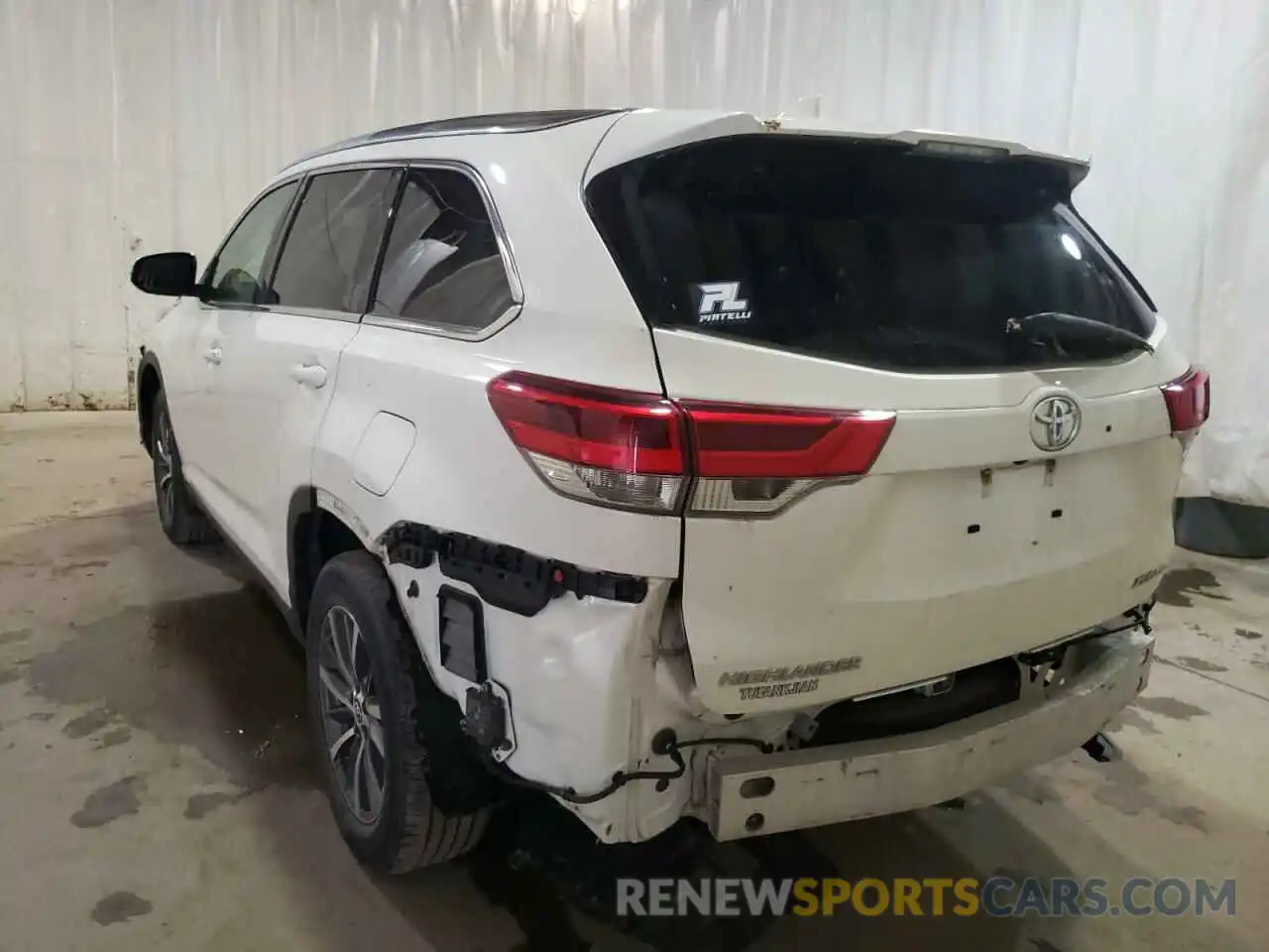 3 Photograph of a damaged car 5TDJZRFH8KS565754 TOYOTA HIGHLANDER 2019