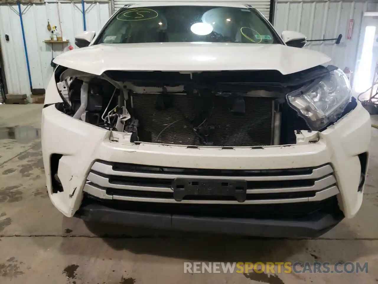 9 Photograph of a damaged car 5TDJZRFH8KS565754 TOYOTA HIGHLANDER 2019