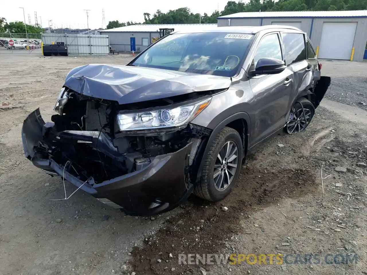 2 Photograph of a damaged car 5TDJZRFH8KS565799 TOYOTA HIGHLANDER 2019