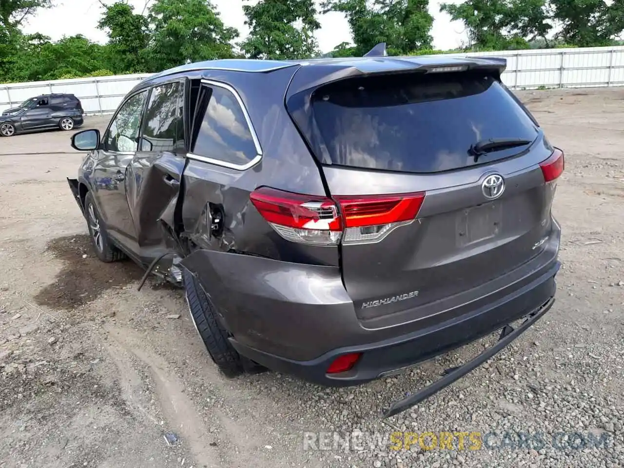 3 Photograph of a damaged car 5TDJZRFH8KS565799 TOYOTA HIGHLANDER 2019