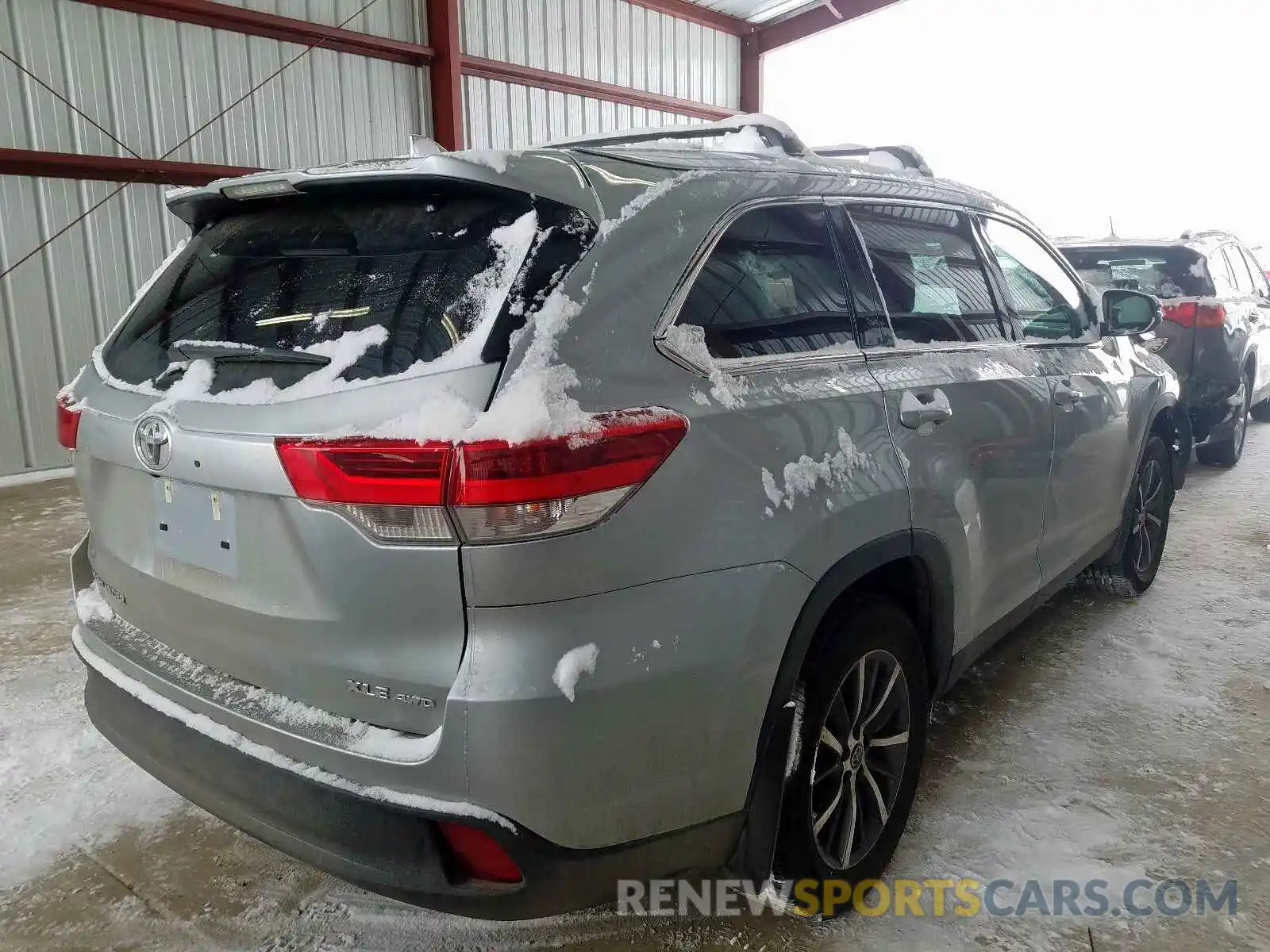 4 Photograph of a damaged car 5TDJZRFH8KS565950 TOYOTA HIGHLANDER 2019