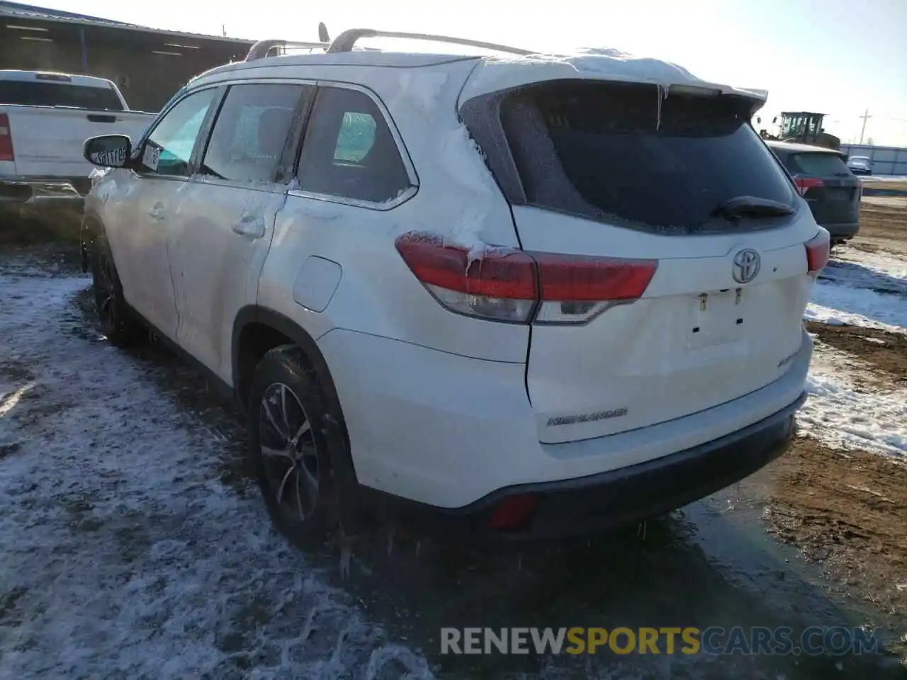 3 Photograph of a damaged car 5TDJZRFH8KS567486 TOYOTA HIGHLANDER 2019