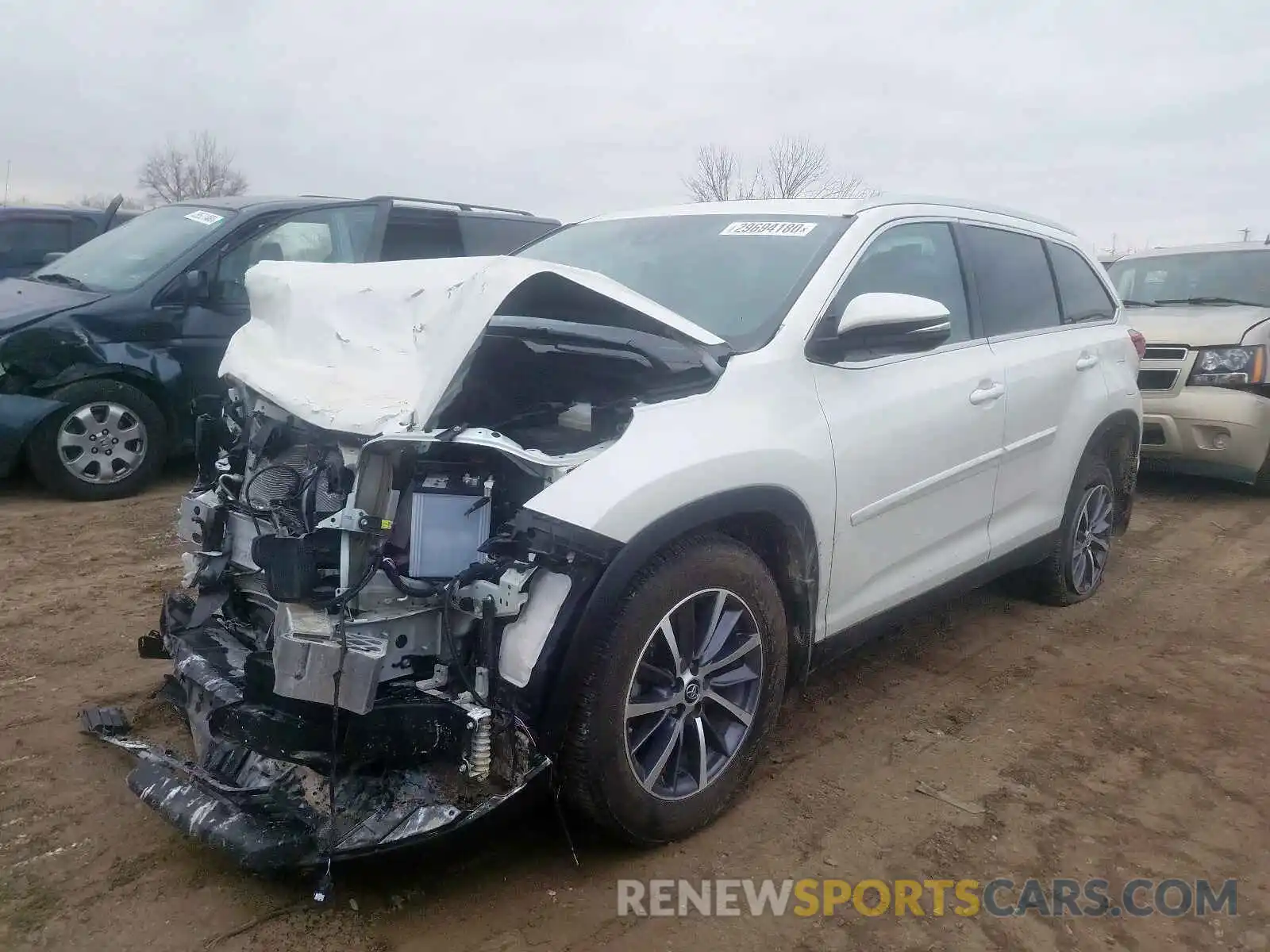 2 Photograph of a damaged car 5TDJZRFH8KS567861 TOYOTA HIGHLANDER 2019