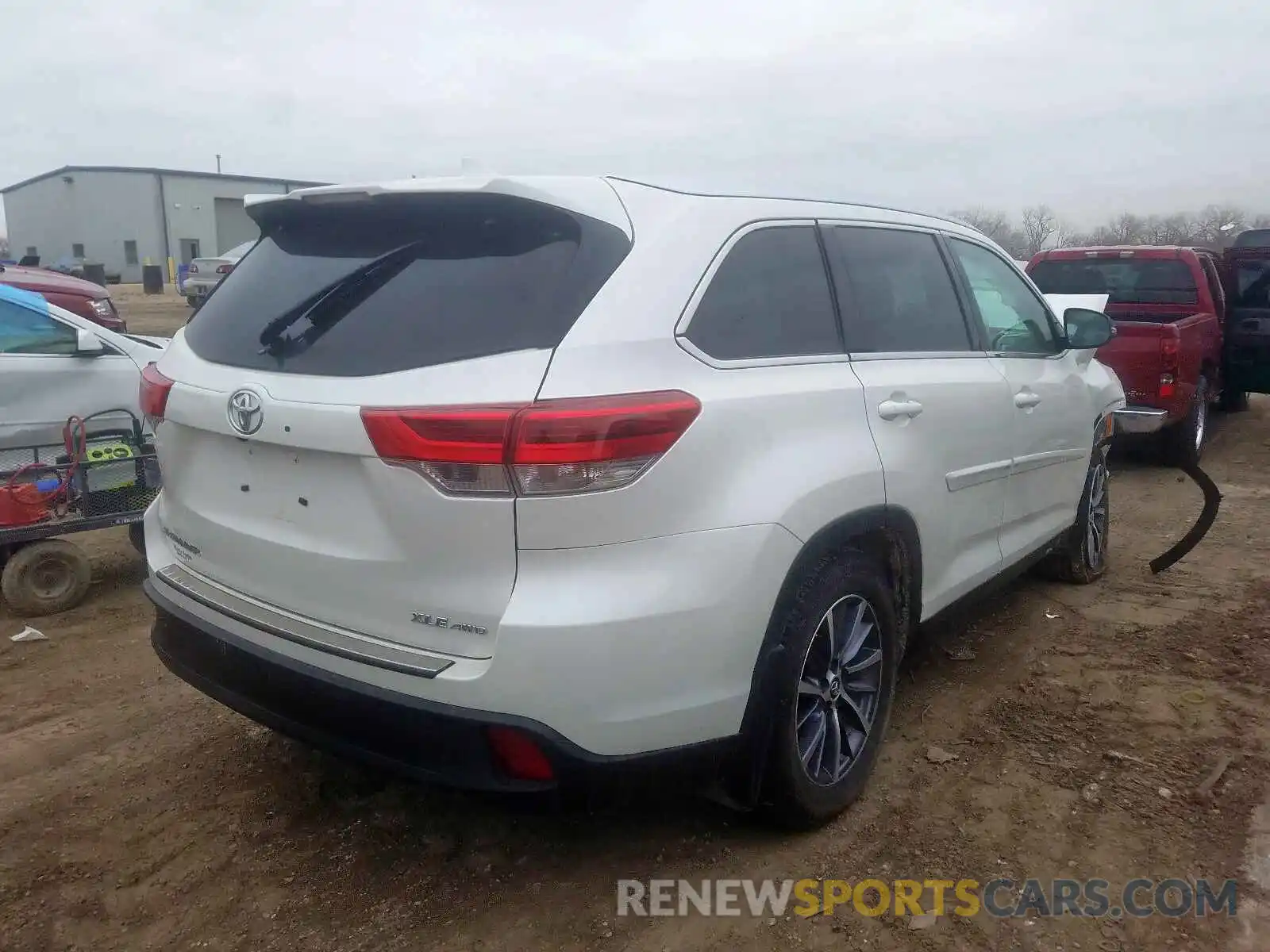 4 Photograph of a damaged car 5TDJZRFH8KS567861 TOYOTA HIGHLANDER 2019