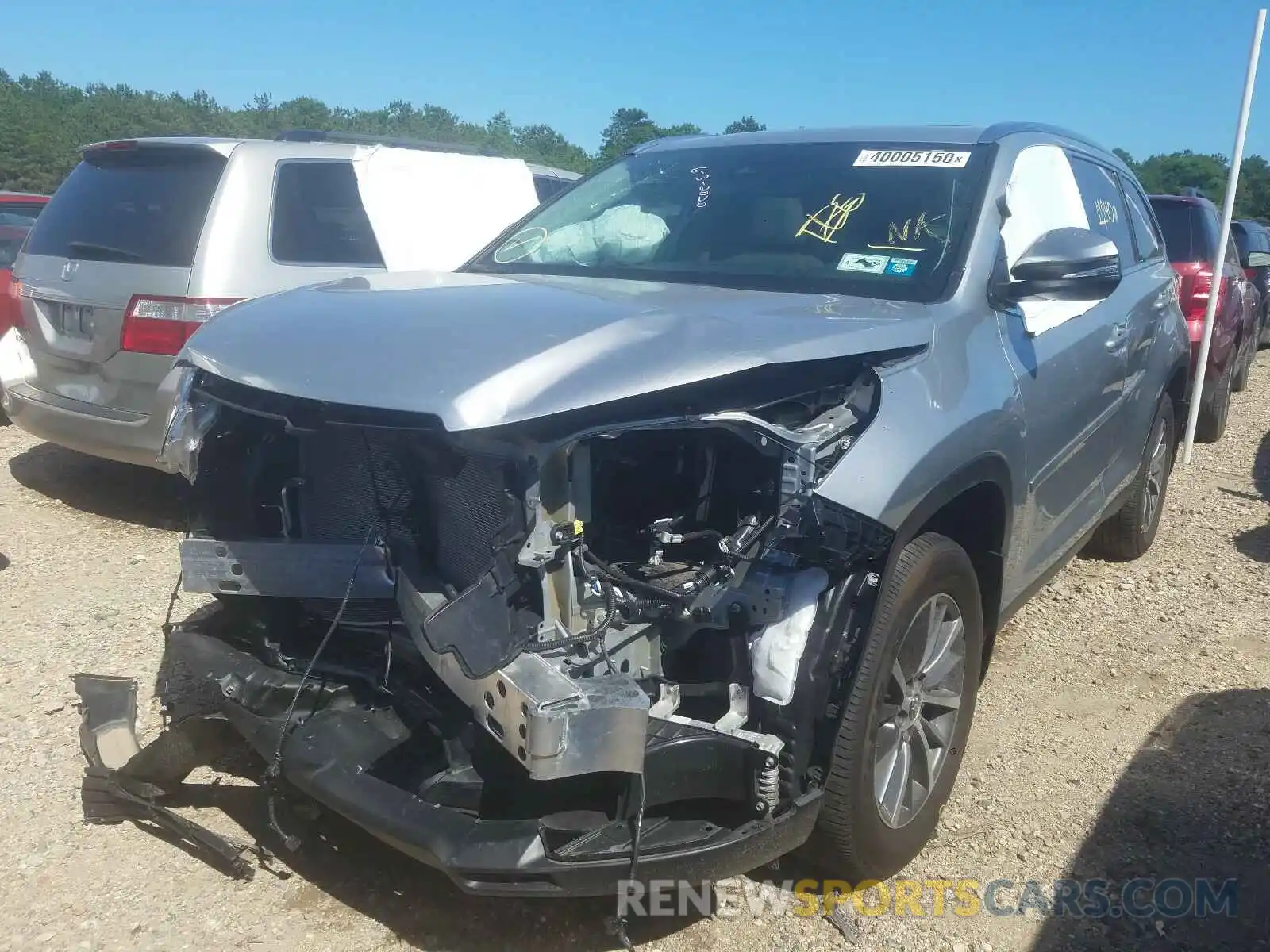 2 Photograph of a damaged car 5TDJZRFH8KS568234 TOYOTA HIGHLANDER 2019