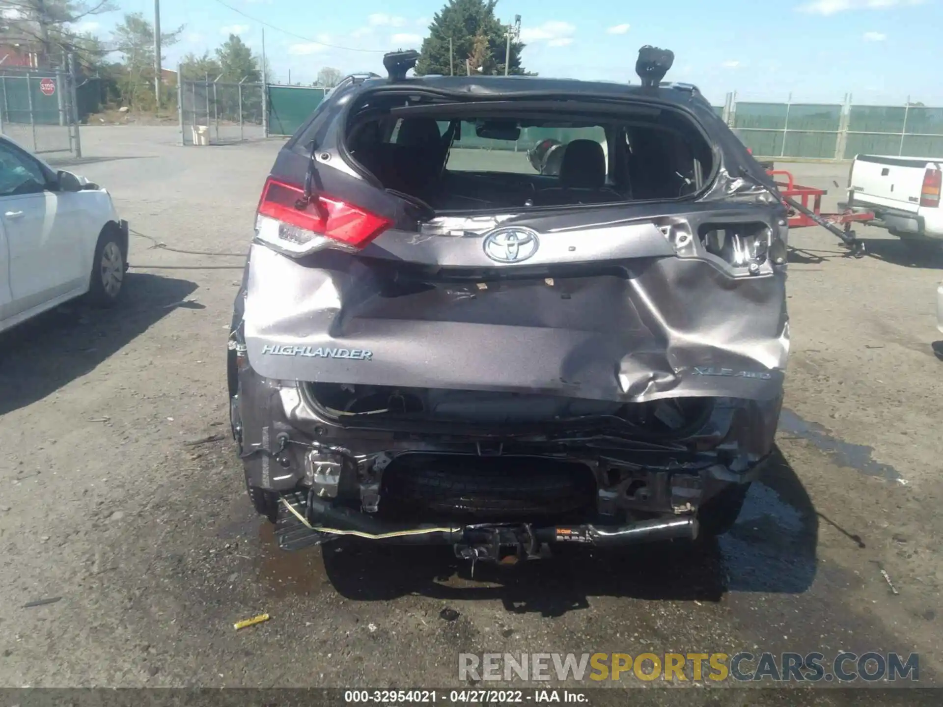 6 Photograph of a damaged car 5TDJZRFH8KS569612 TOYOTA HIGHLANDER 2019