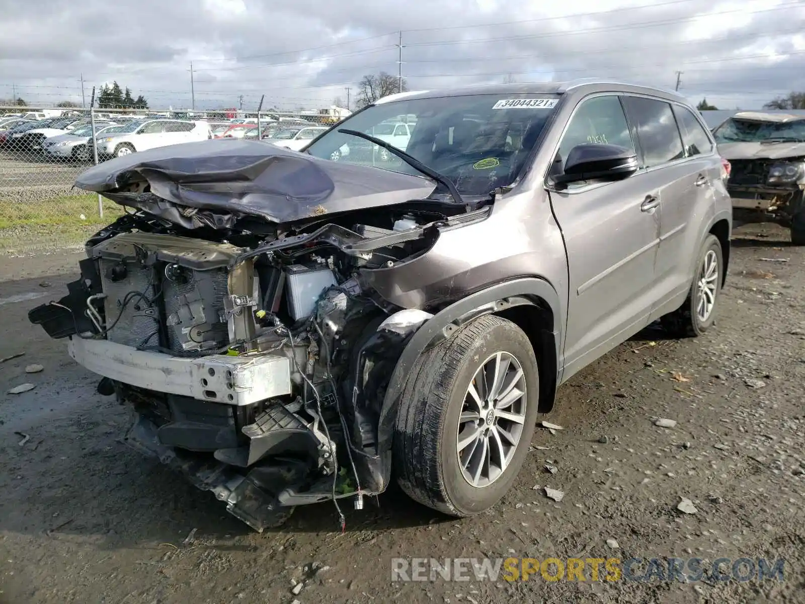 2 Photograph of a damaged car 5TDJZRFH8KS569741 TOYOTA HIGHLANDER 2019