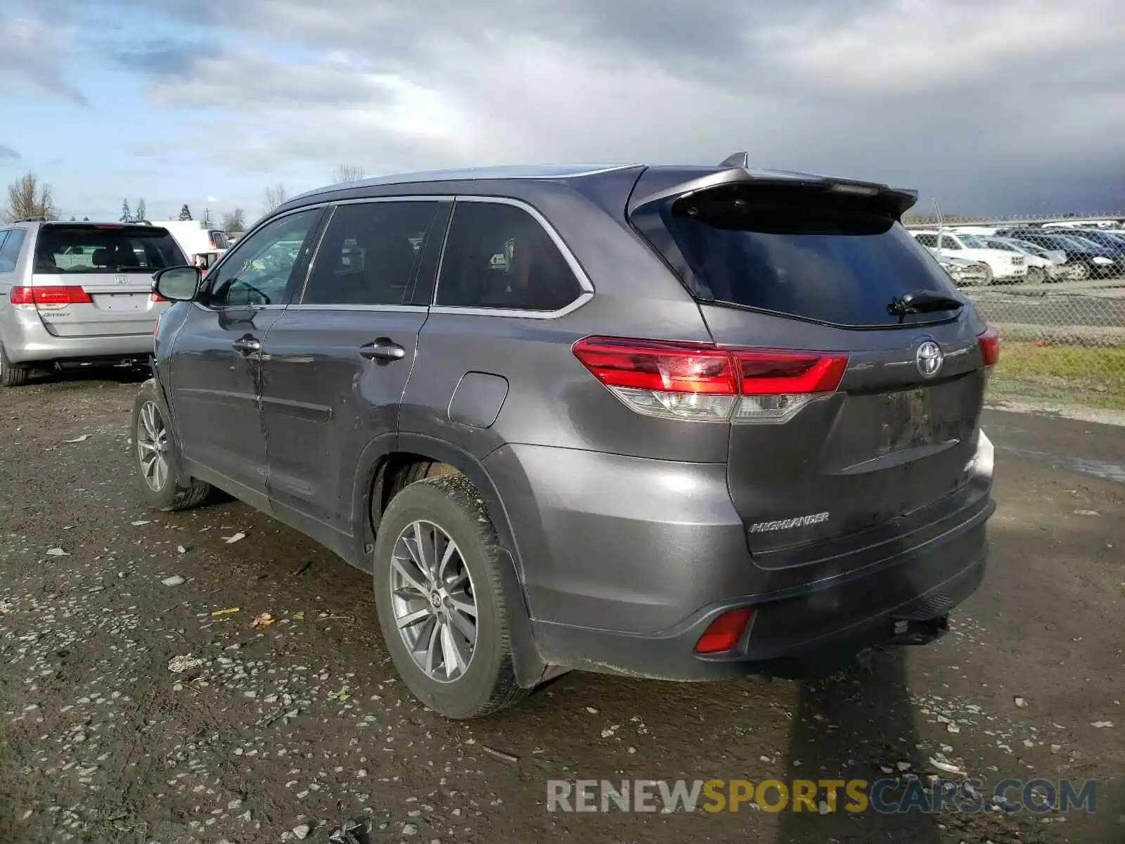 3 Photograph of a damaged car 5TDJZRFH8KS569741 TOYOTA HIGHLANDER 2019