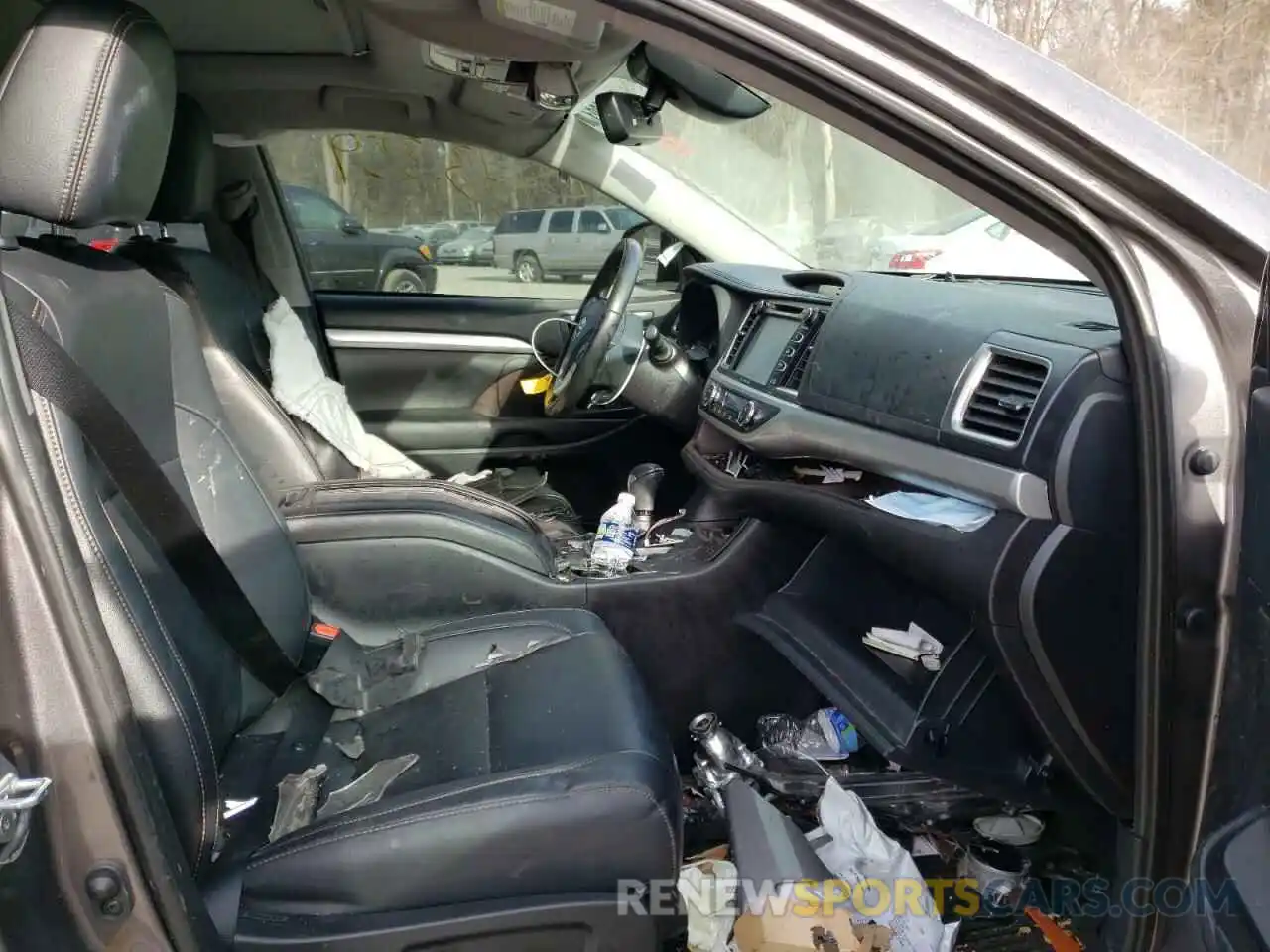 5 Photograph of a damaged car 5TDJZRFH8KS570078 TOYOTA HIGHLANDER 2019