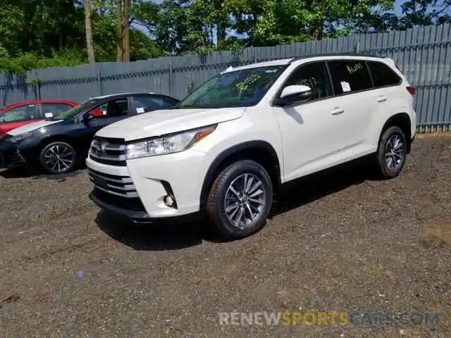 2 Photograph of a damaged car 5TDJZRFH8KS570811 TOYOTA HIGHLANDER 2019