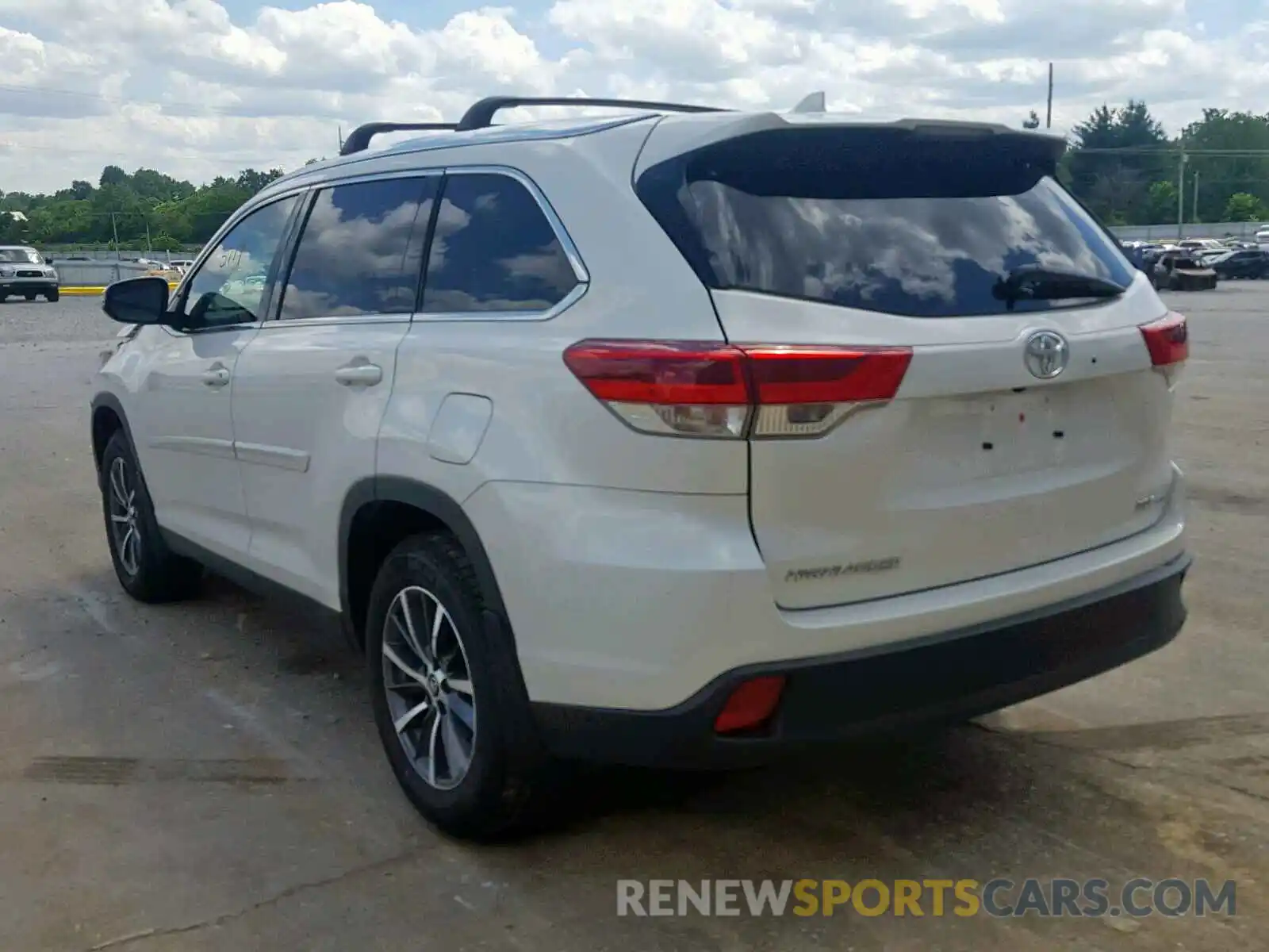 3 Photograph of a damaged car 5TDJZRFH8KS571506 TOYOTA HIGHLANDER 2019