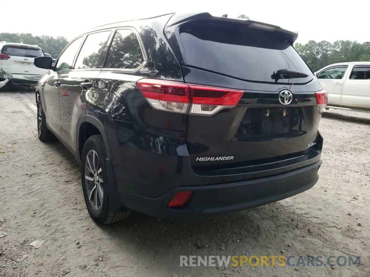 3 Photograph of a damaged car 5TDJZRFH8KS574552 TOYOTA HIGHLANDER 2019