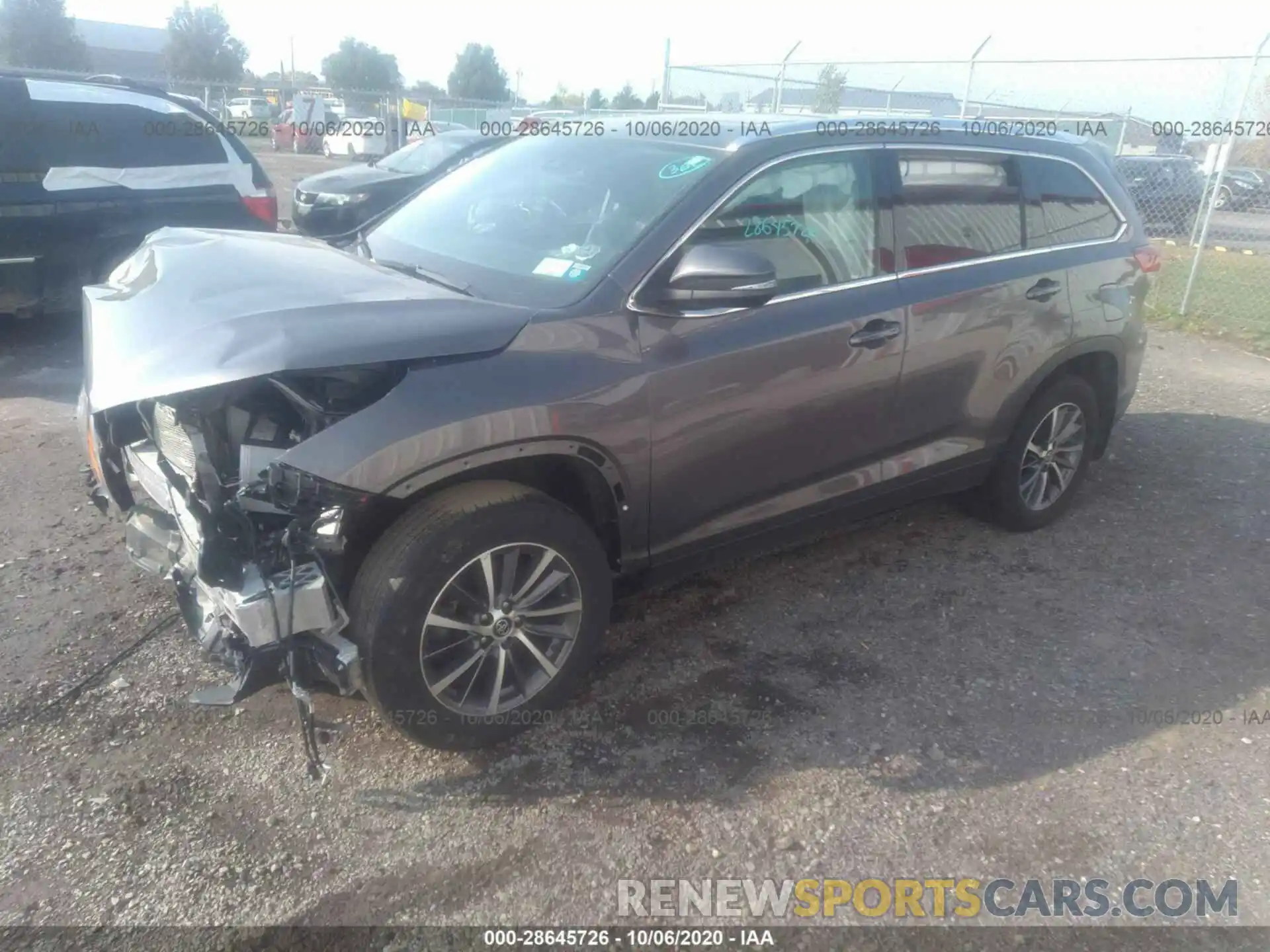 2 Photograph of a damaged car 5TDJZRFH8KS574731 TOYOTA HIGHLANDER 2019