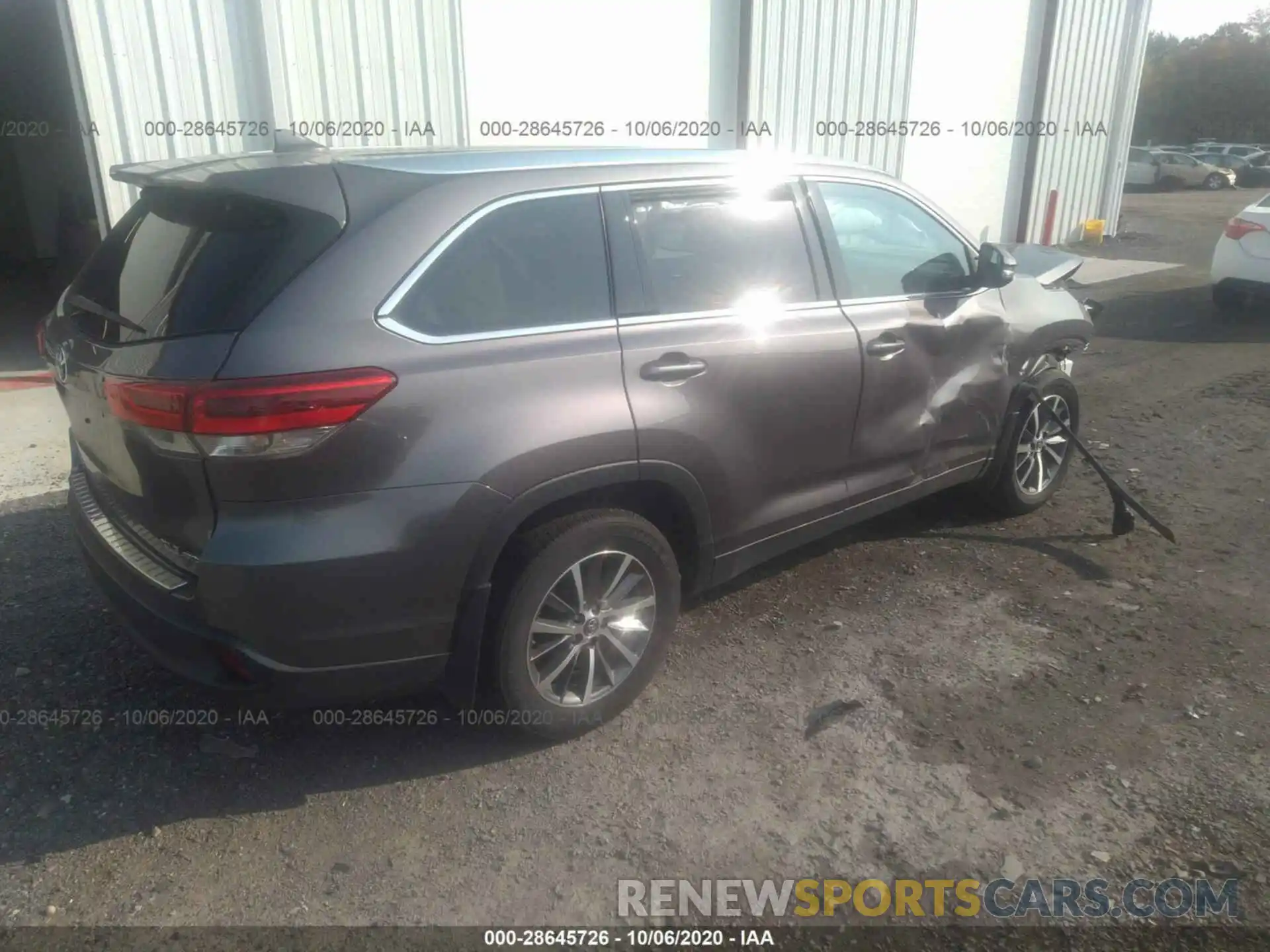 4 Photograph of a damaged car 5TDJZRFH8KS574731 TOYOTA HIGHLANDER 2019