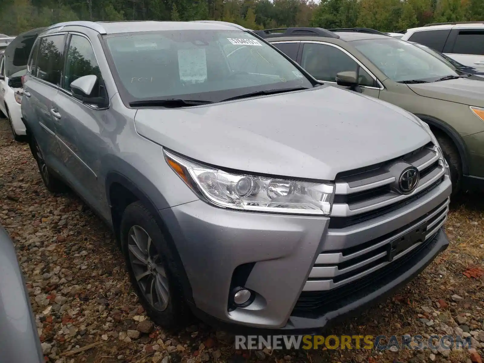 1 Photograph of a damaged car 5TDJZRFH8KS574924 TOYOTA HIGHLANDER 2019