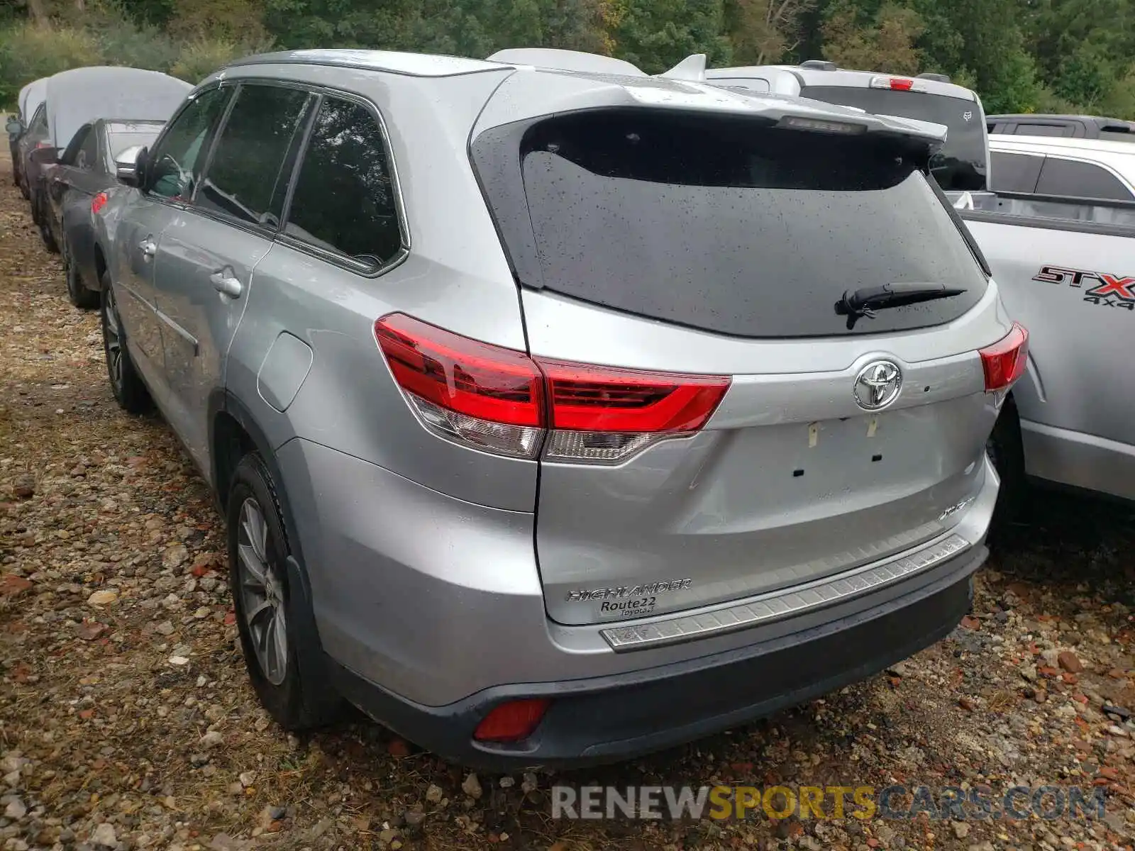 3 Photograph of a damaged car 5TDJZRFH8KS574924 TOYOTA HIGHLANDER 2019