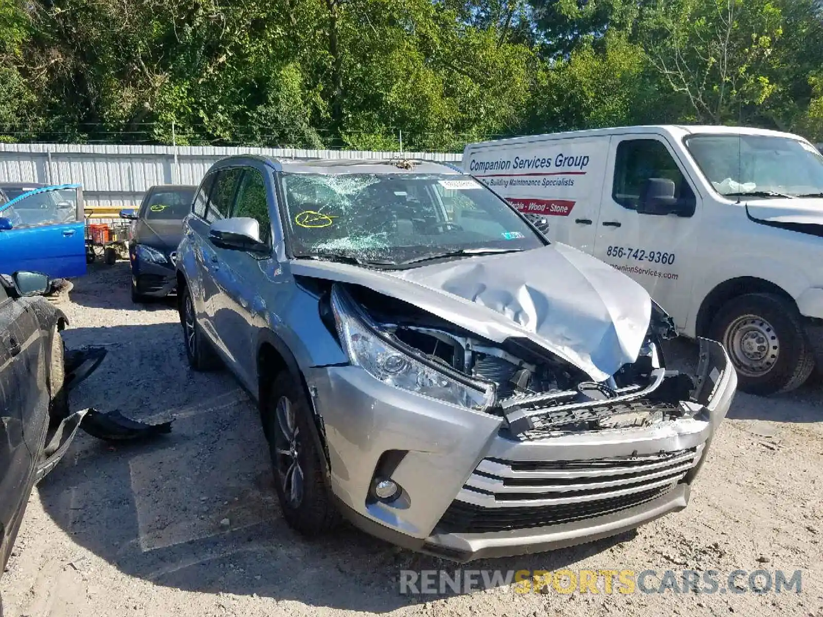 1 Photograph of a damaged car 5TDJZRFH8KS575121 TOYOTA HIGHLANDER 2019