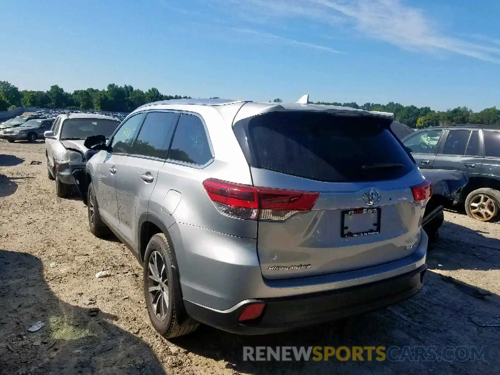 3 Photograph of a damaged car 5TDJZRFH8KS575121 TOYOTA HIGHLANDER 2019