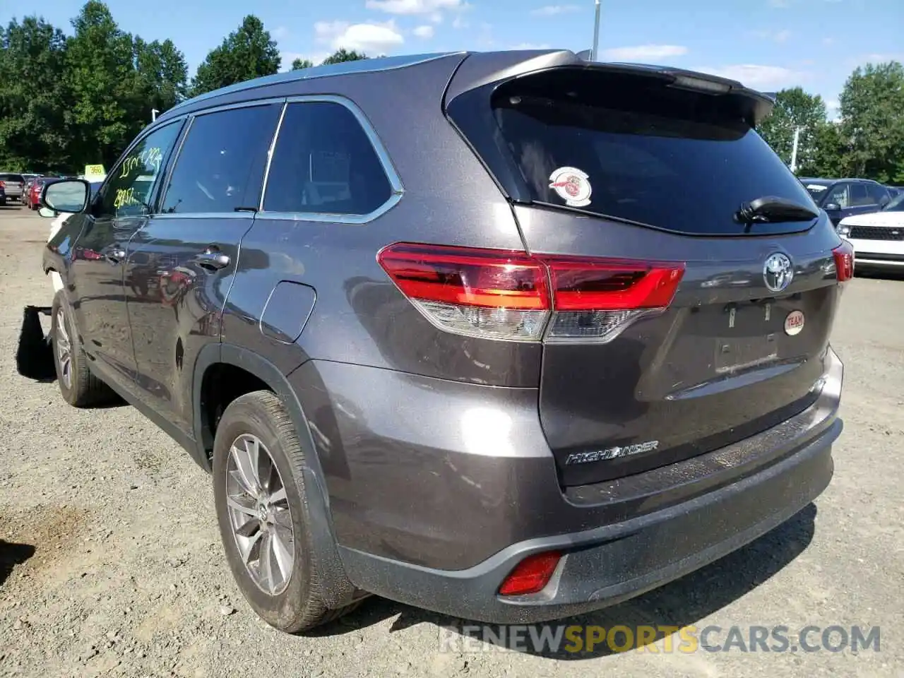 3 Photograph of a damaged car 5TDJZRFH8KS575703 TOYOTA HIGHLANDER 2019