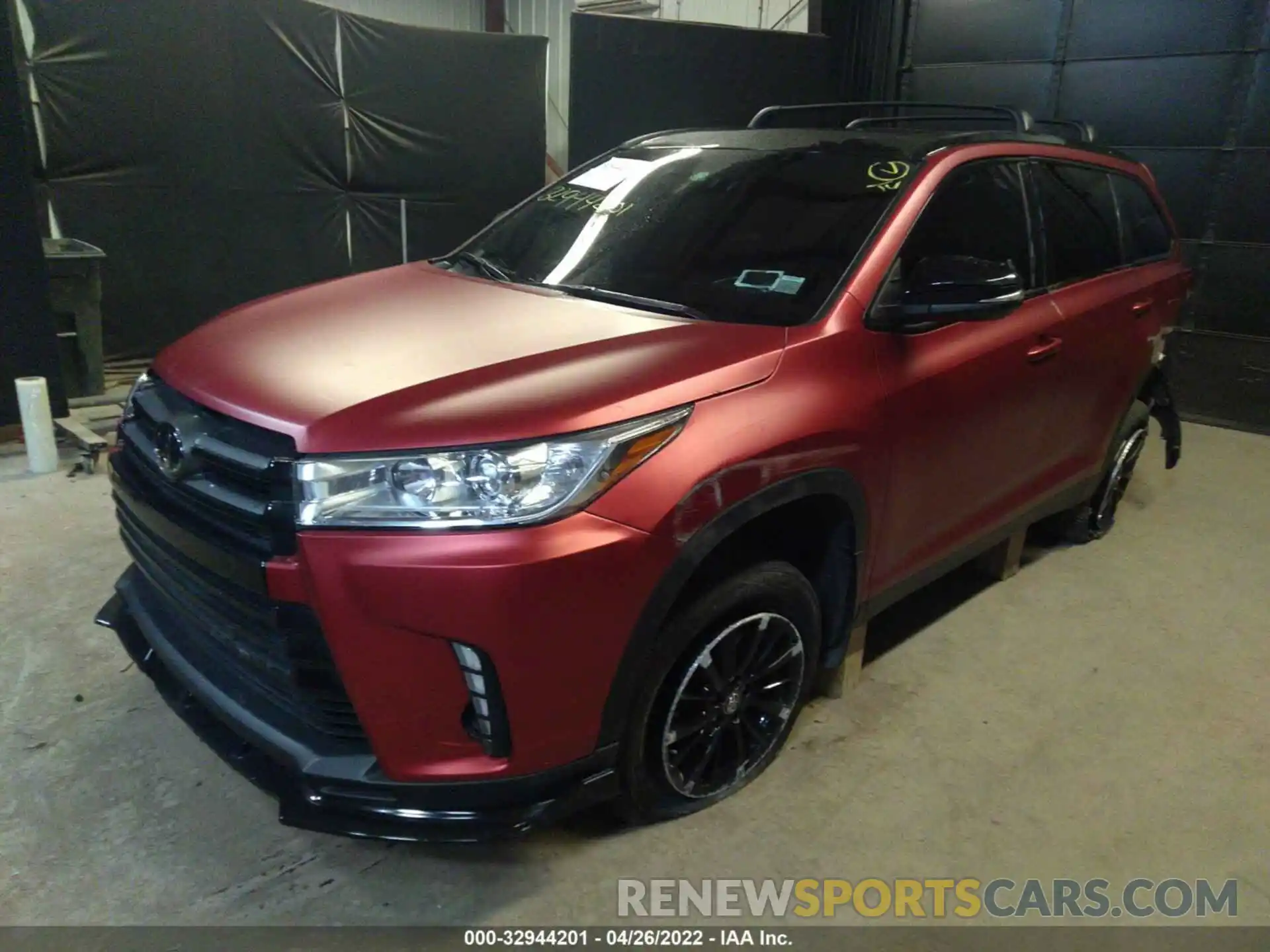 2 Photograph of a damaged car 5TDJZRFH8KS576348 TOYOTA HIGHLANDER 2019