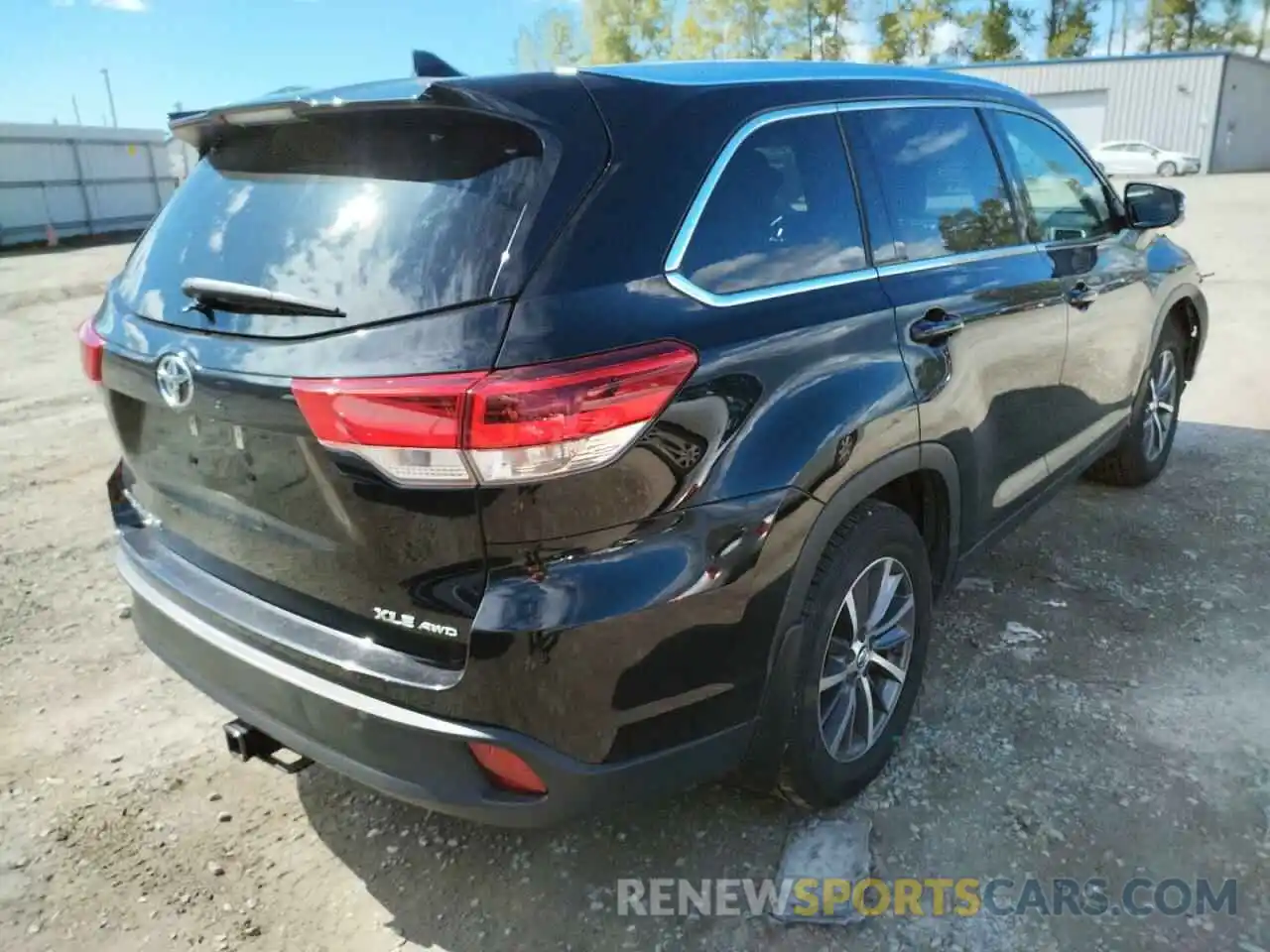 4 Photograph of a damaged car 5TDJZRFH8KS576639 TOYOTA HIGHLANDER 2019