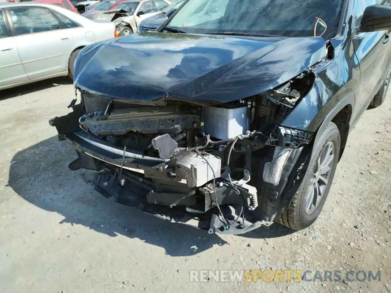 9 Photograph of a damaged car 5TDJZRFH8KS576639 TOYOTA HIGHLANDER 2019