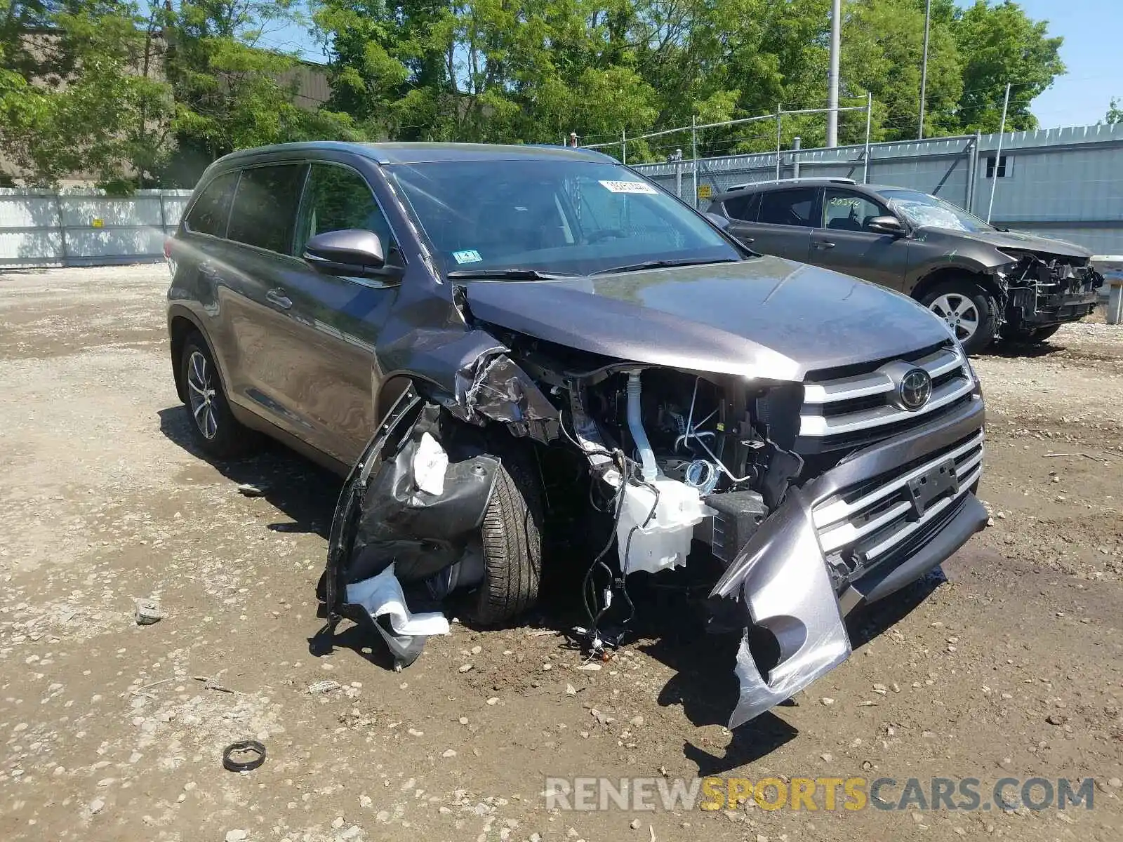 1 Photograph of a damaged car 5TDJZRFH8KS576785 TOYOTA HIGHLANDER 2019