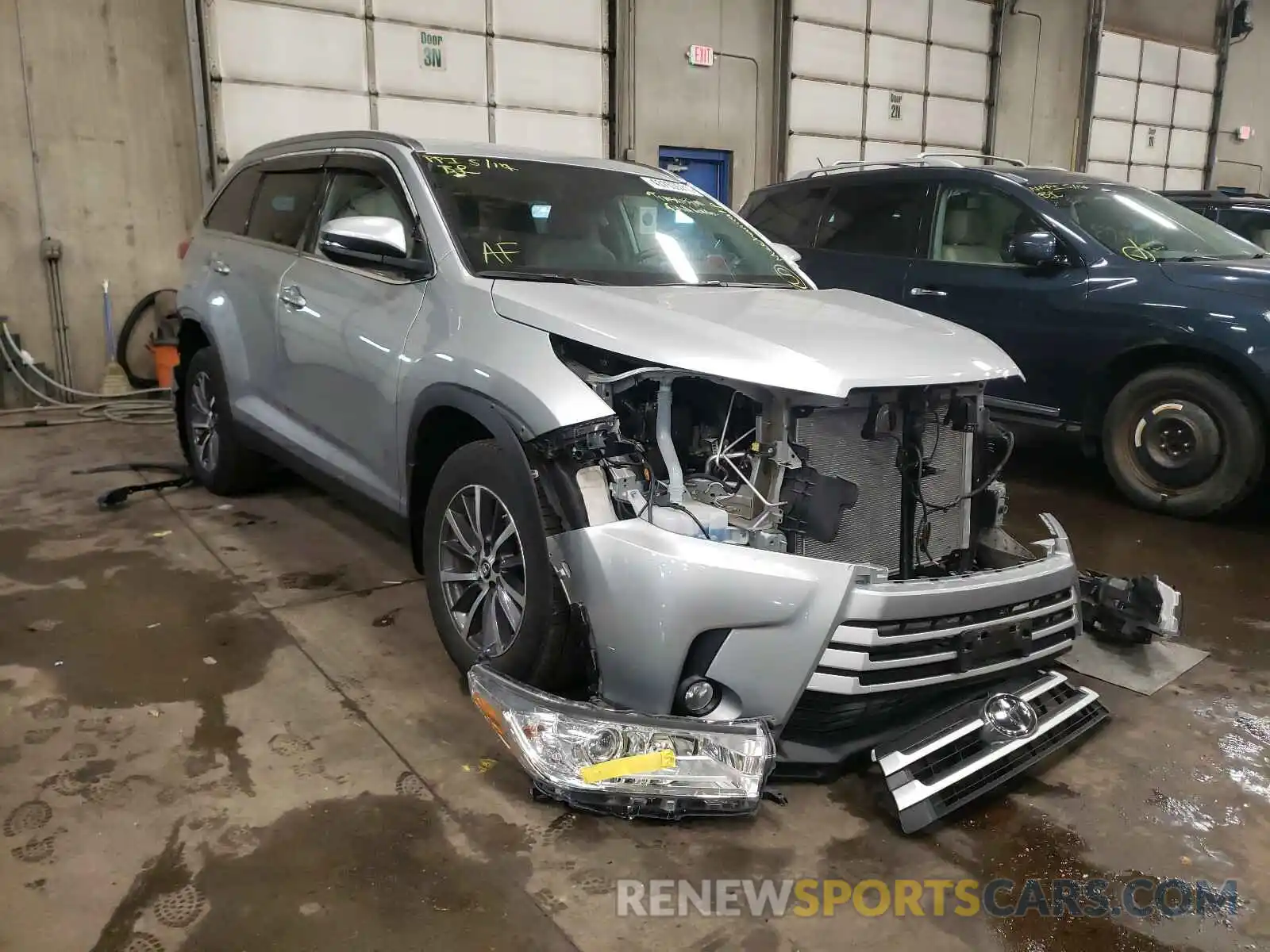 1 Photograph of a damaged car 5TDJZRFH8KS576897 TOYOTA HIGHLANDER 2019