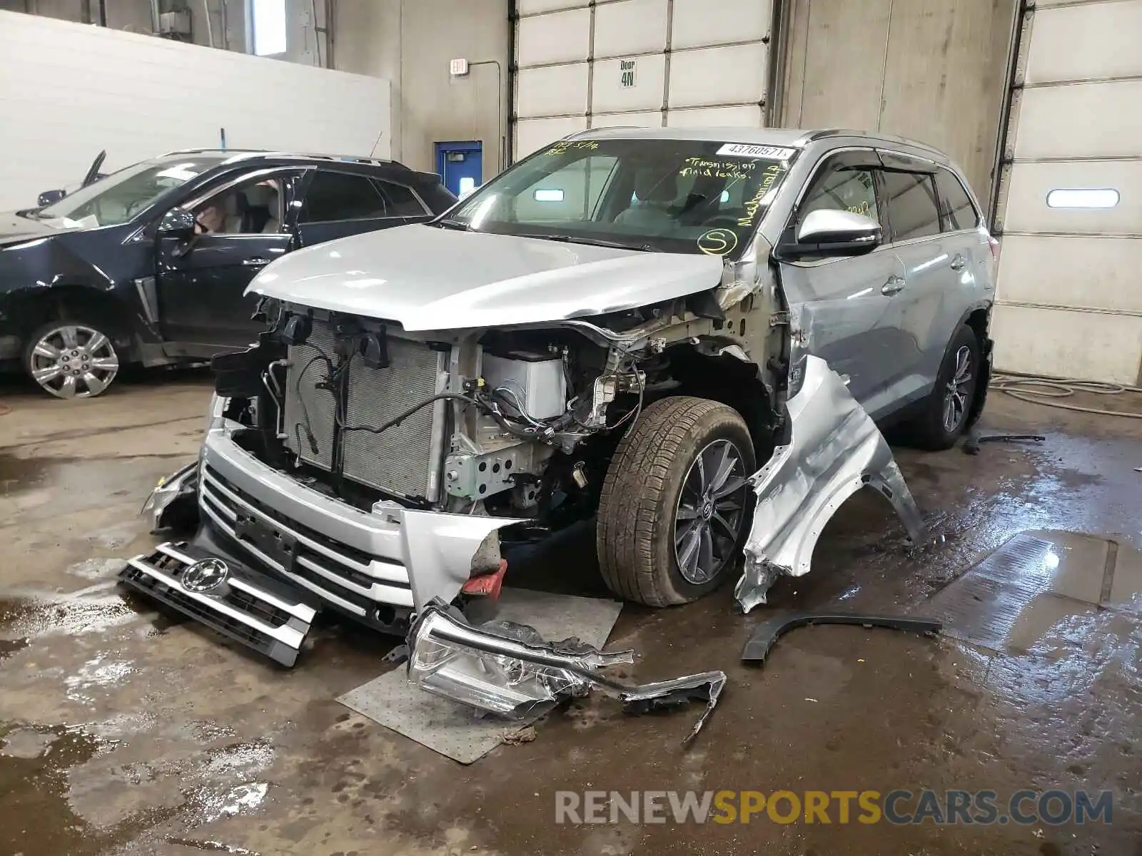 2 Photograph of a damaged car 5TDJZRFH8KS576897 TOYOTA HIGHLANDER 2019