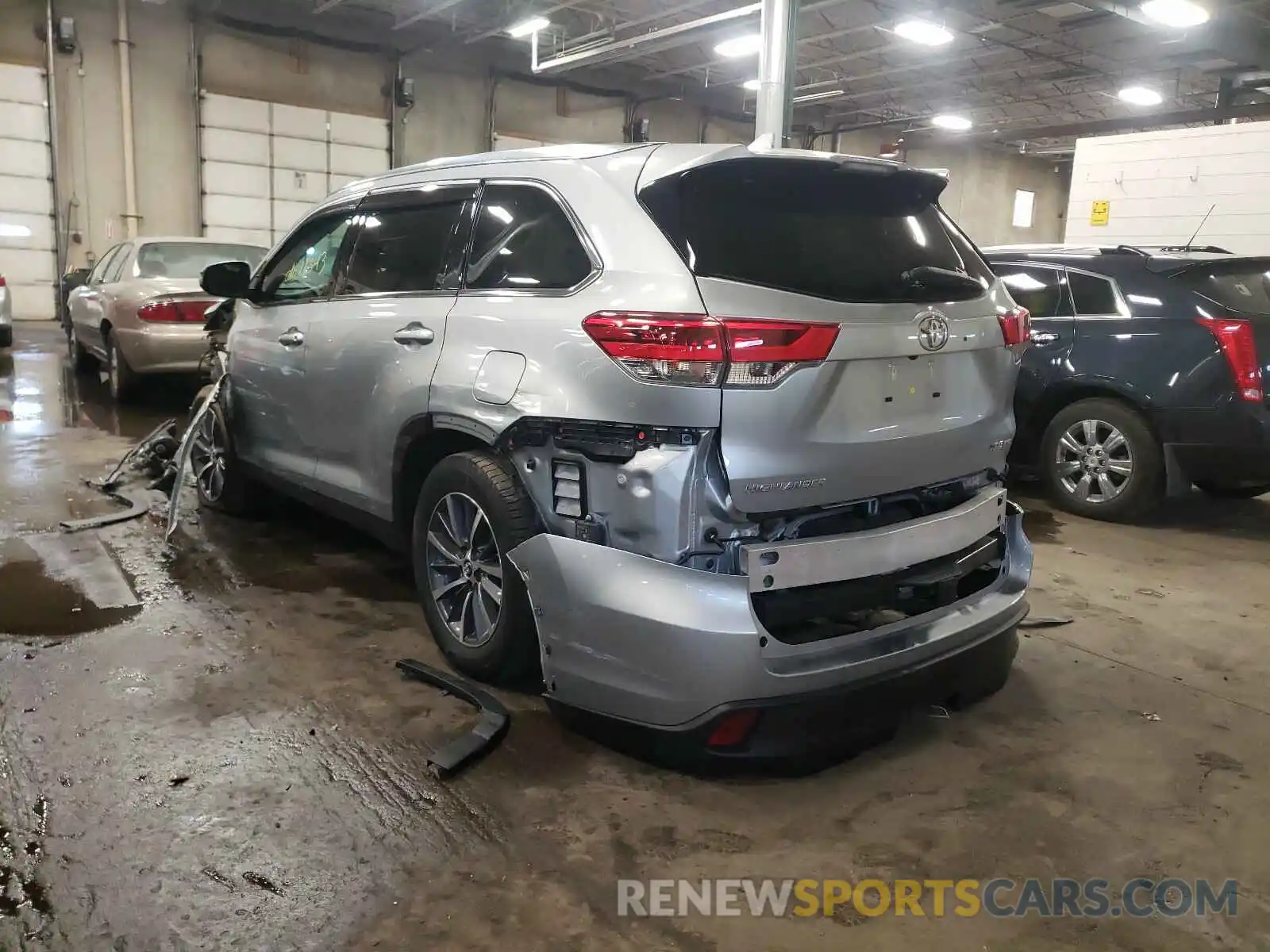 3 Photograph of a damaged car 5TDJZRFH8KS576897 TOYOTA HIGHLANDER 2019