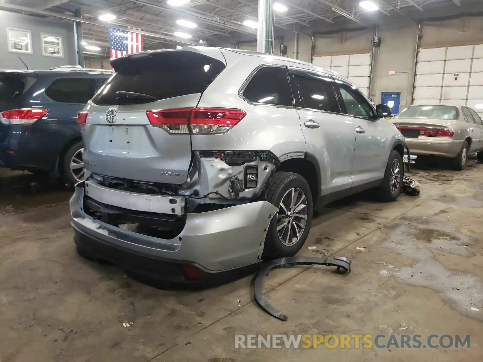 4 Photograph of a damaged car 5TDJZRFH8KS576897 TOYOTA HIGHLANDER 2019