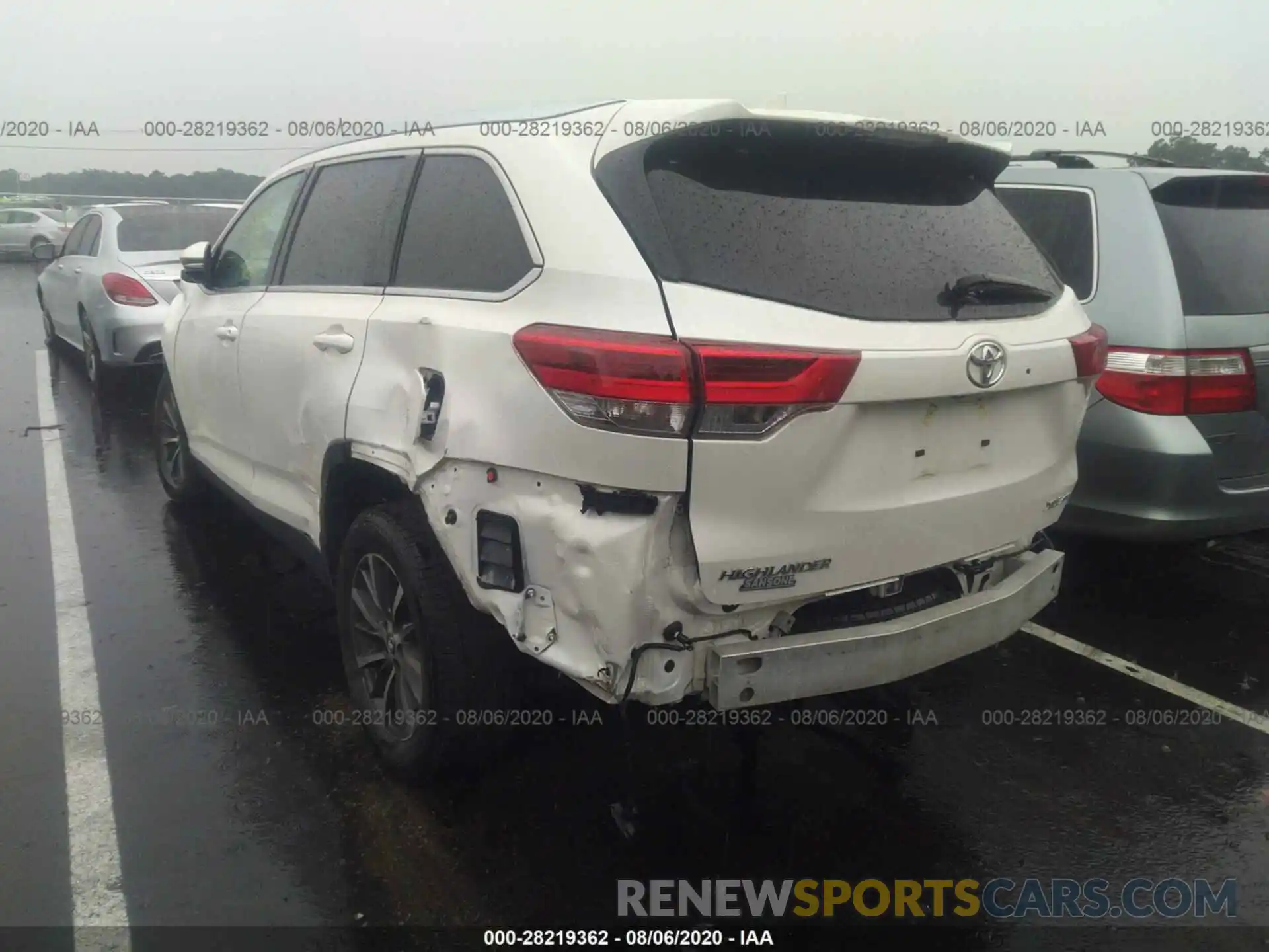 3 Photograph of a damaged car 5TDJZRFH8KS577001 TOYOTA HIGHLANDER 2019