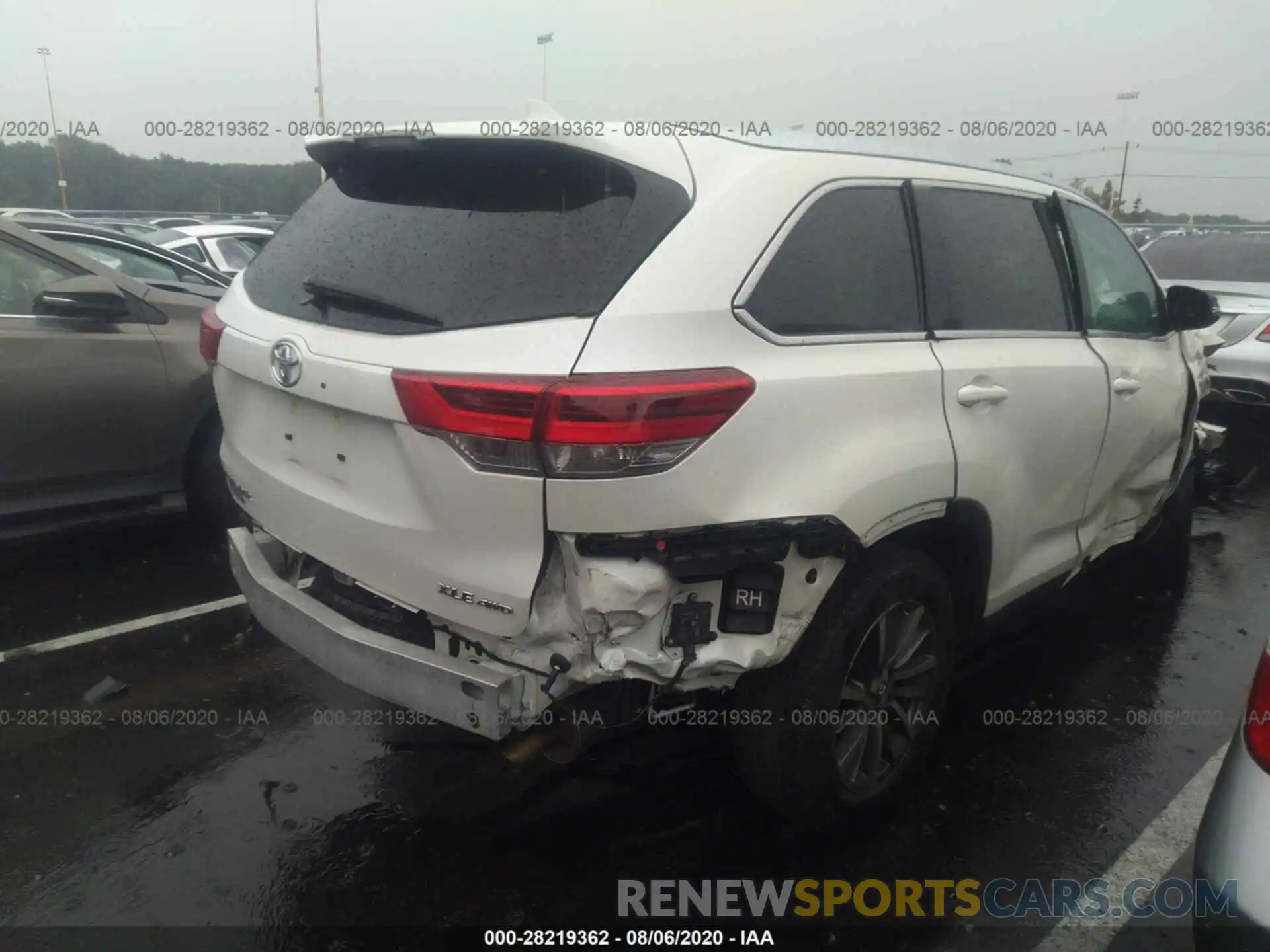 4 Photograph of a damaged car 5TDJZRFH8KS577001 TOYOTA HIGHLANDER 2019