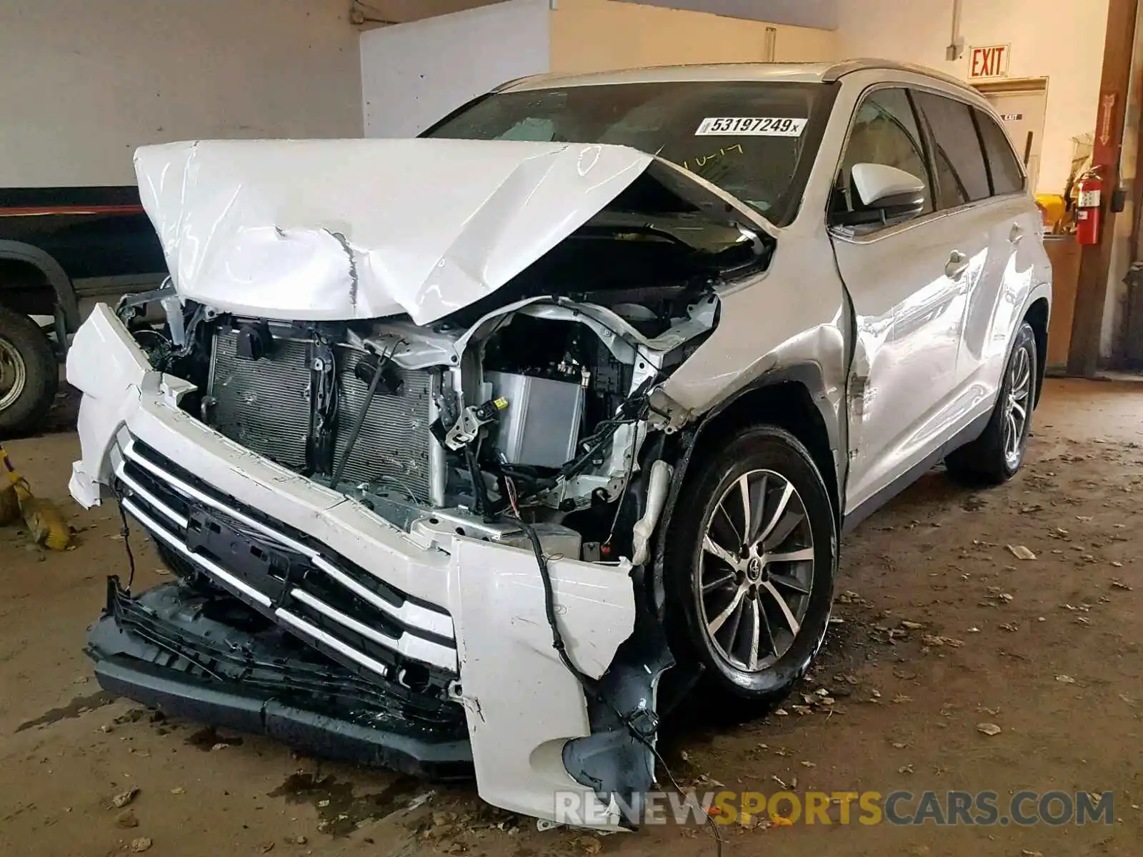 2 Photograph of a damaged car 5TDJZRFH8KS578648 TOYOTA HIGHLANDER 2019