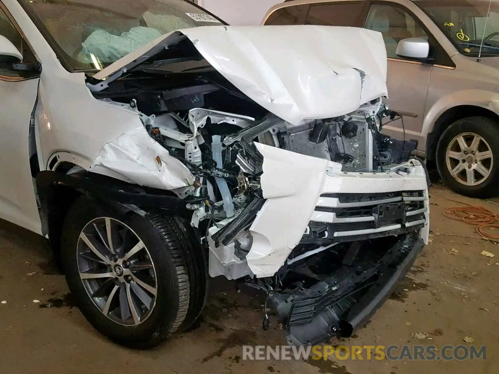 9 Фотография поврежденного автомобиля 5TDJZRFH8KS578648 TOYOTA HIGHLANDER 2019