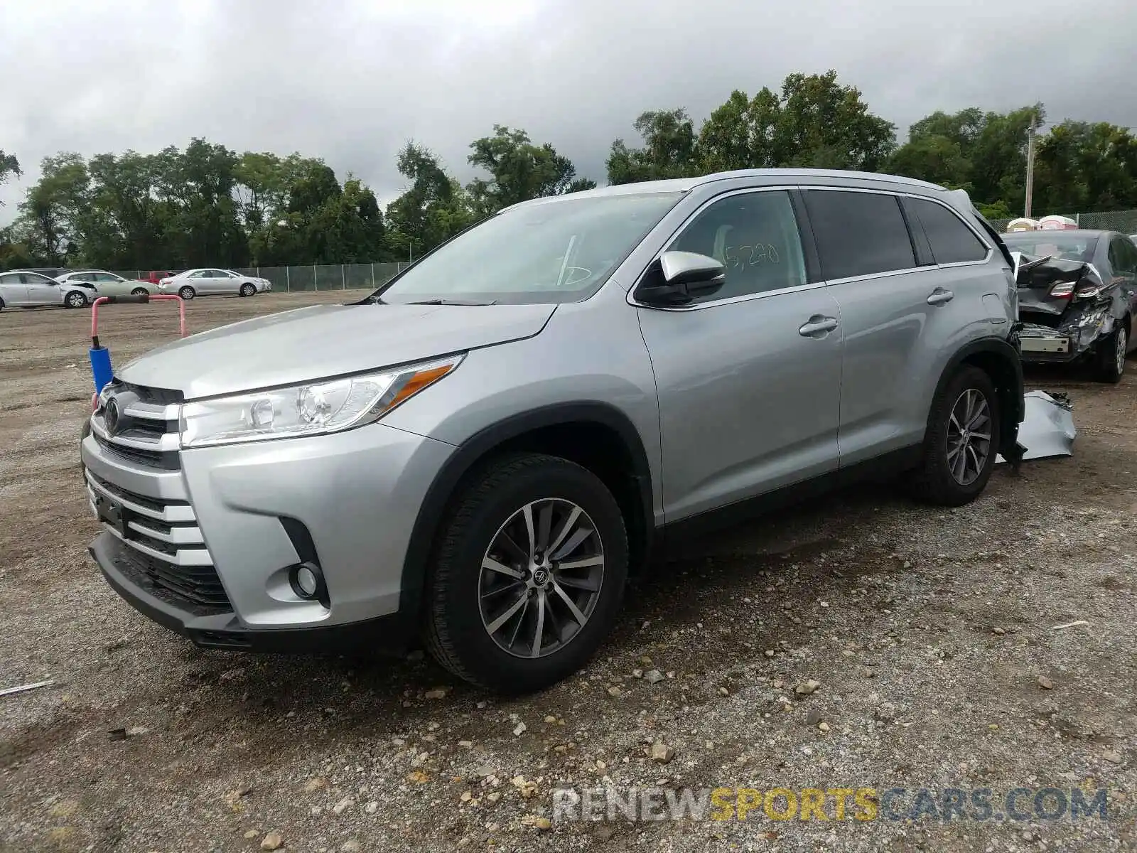 2 Photograph of a damaged car 5TDJZRFH8KS578665 TOYOTA HIGHLANDER 2019