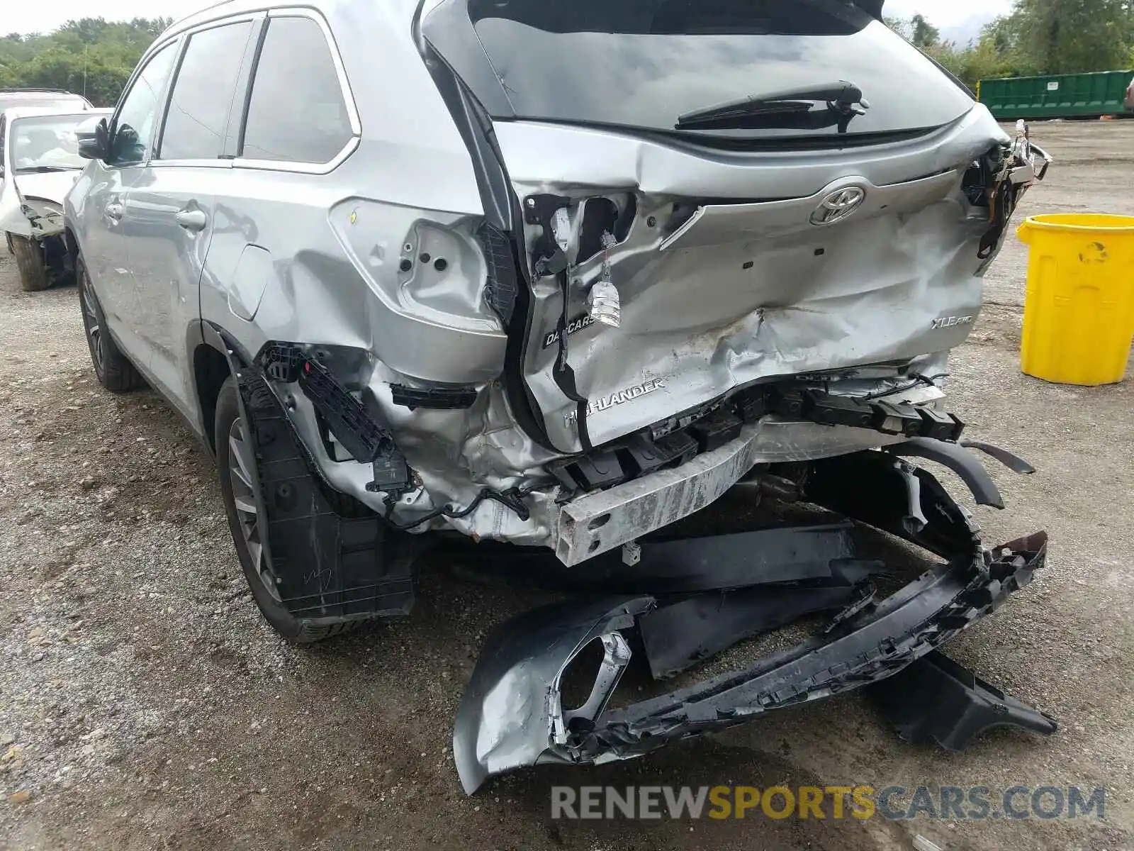 9 Photograph of a damaged car 5TDJZRFH8KS578665 TOYOTA HIGHLANDER 2019