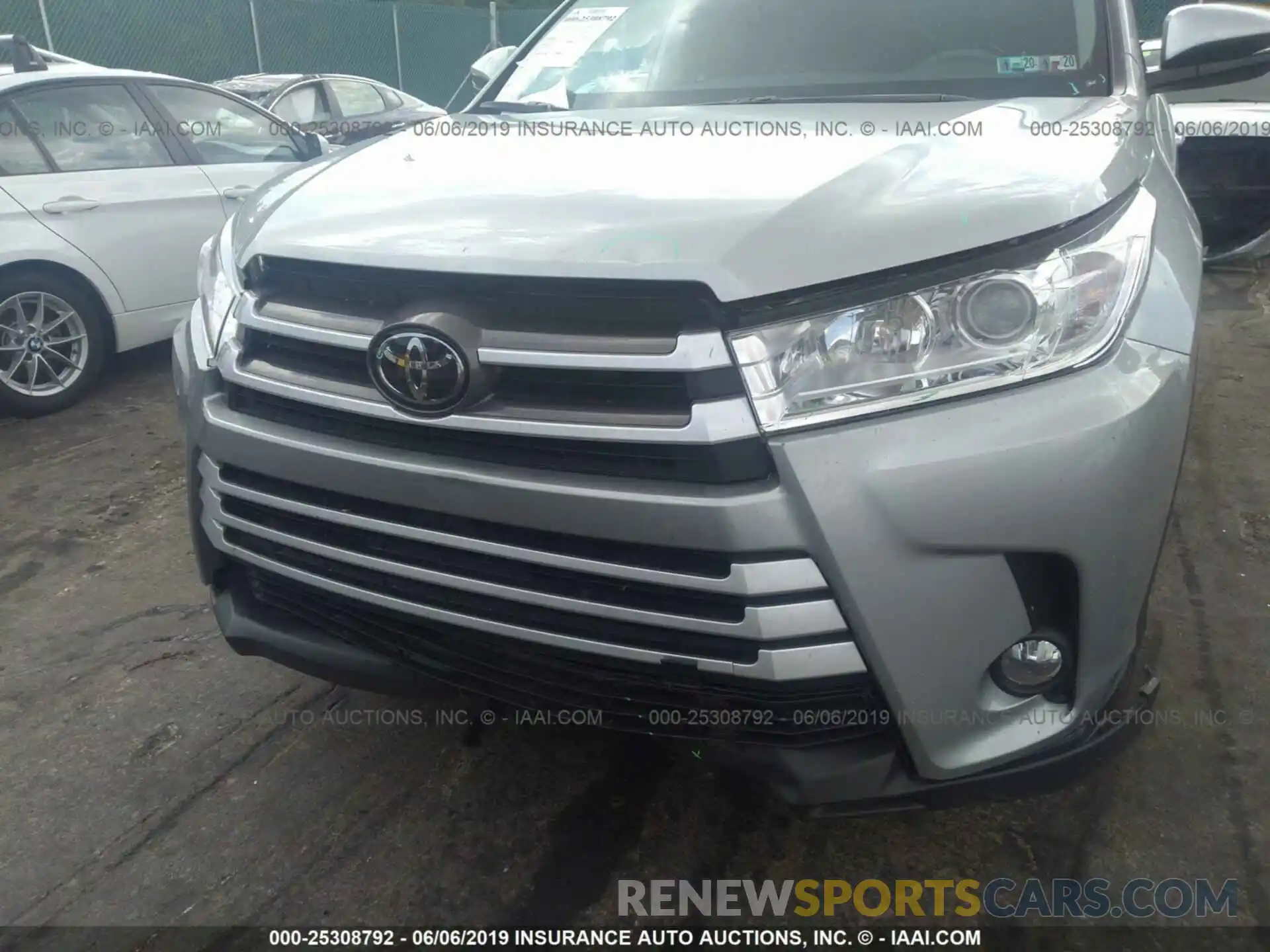 6 Photograph of a damaged car 5TDJZRFH8KS579279 TOYOTA HIGHLANDER 2019