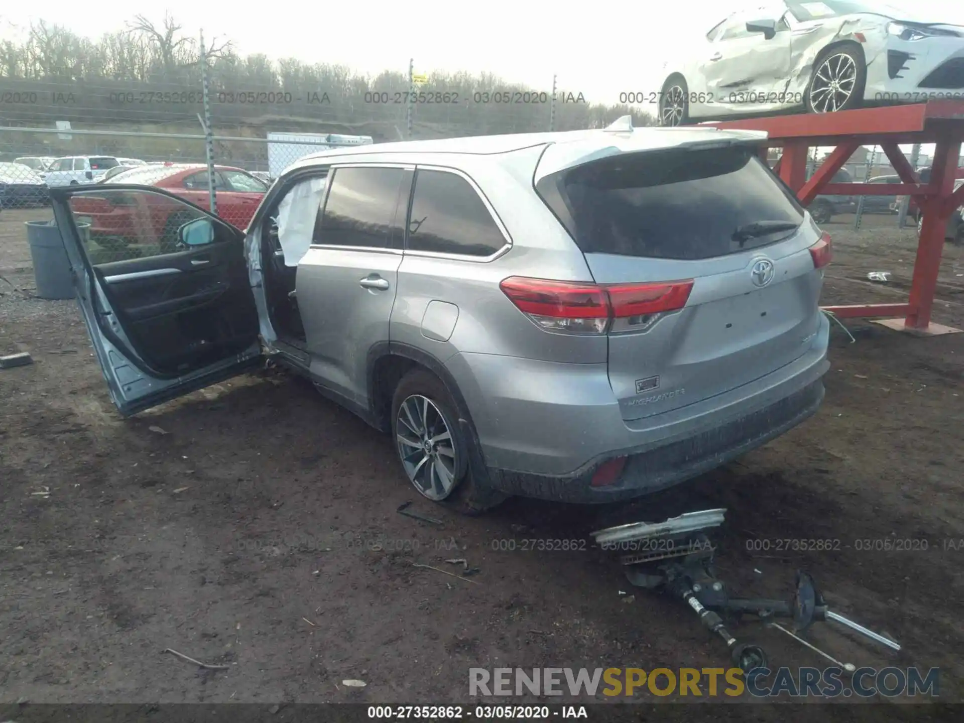 3 Photograph of a damaged car 5TDJZRFH8KS579993 TOYOTA HIGHLANDER 2019