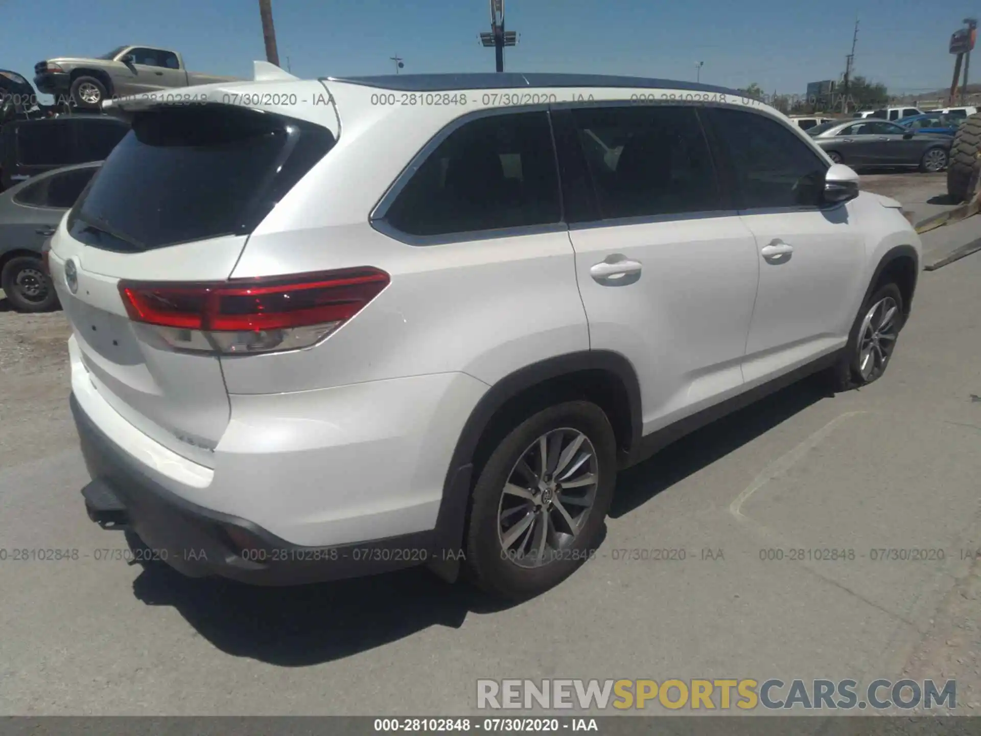 4 Photograph of a damaged car 5TDJZRFH8KS580271 TOYOTA HIGHLANDER 2019