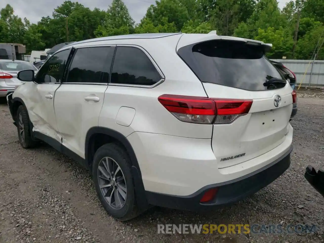 3 Photograph of a damaged car 5TDJZRFH8KS580304 TOYOTA HIGHLANDER 2019