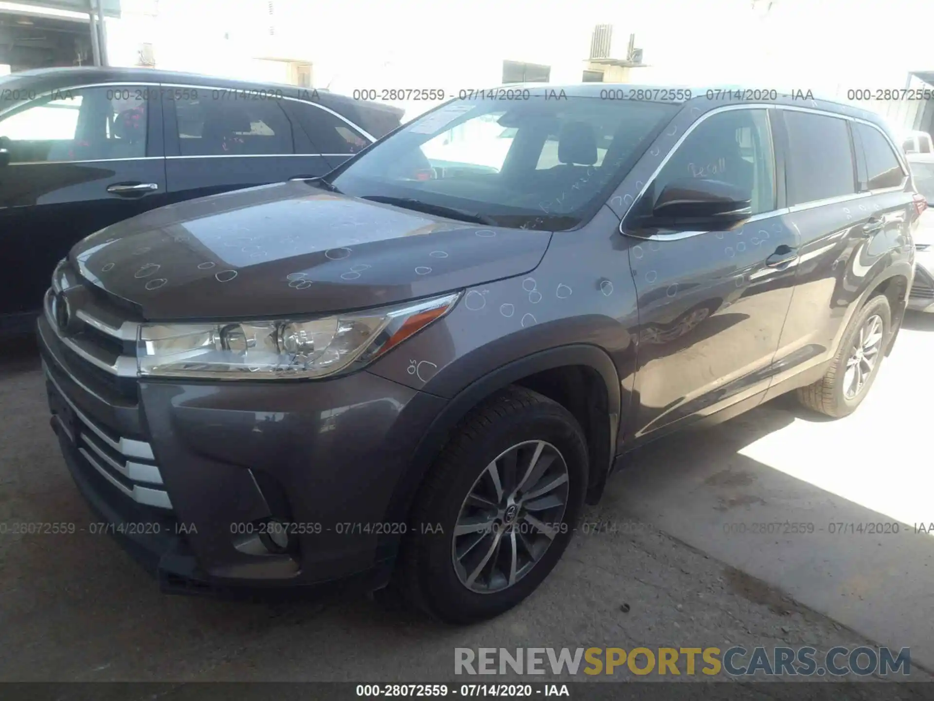 2 Photograph of a damaged car 5TDJZRFH8KS580660 TOYOTA HIGHLANDER 2019