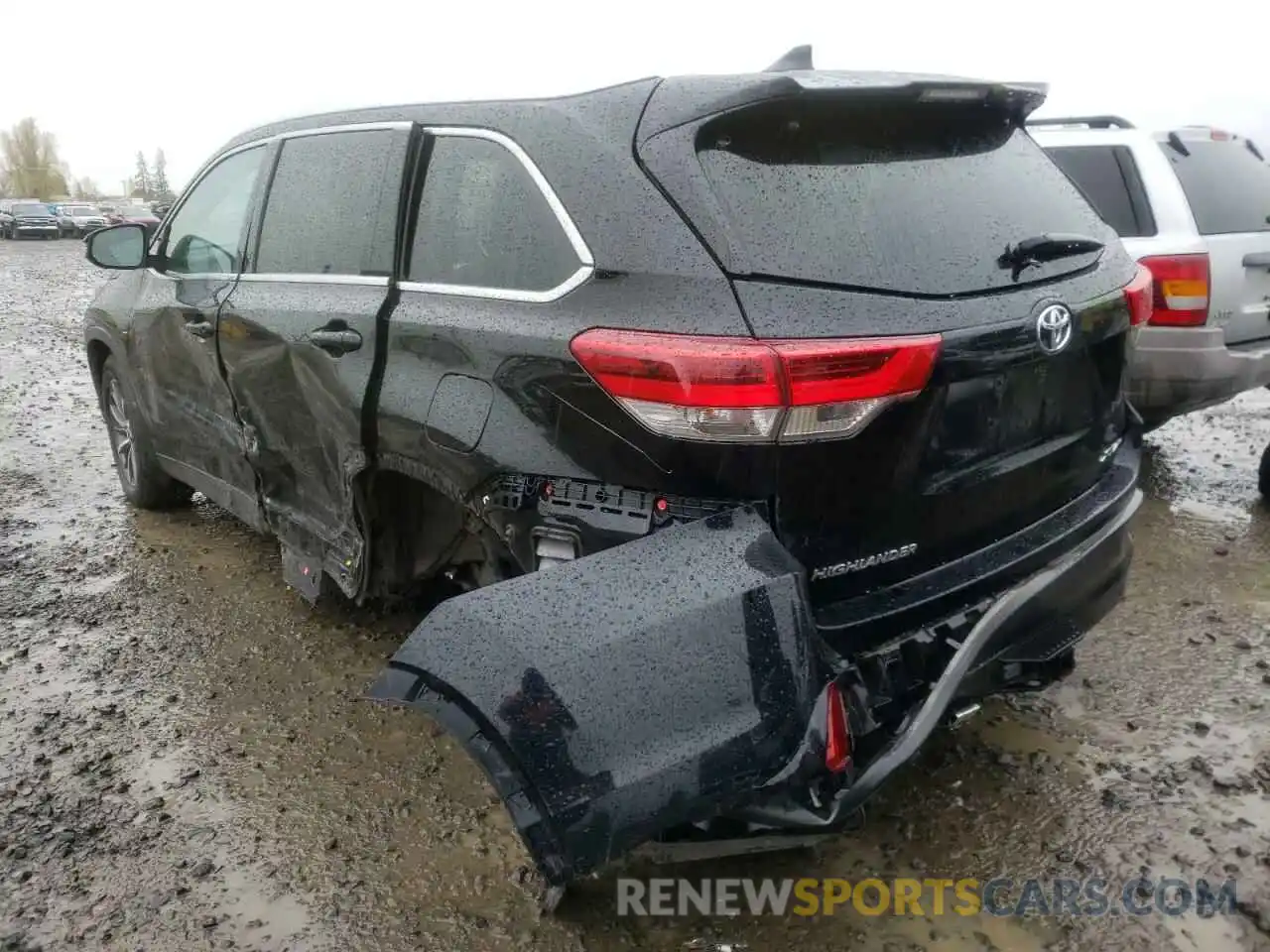 3 Photograph of a damaged car 5TDJZRFH8KS580707 TOYOTA HIGHLANDER 2019