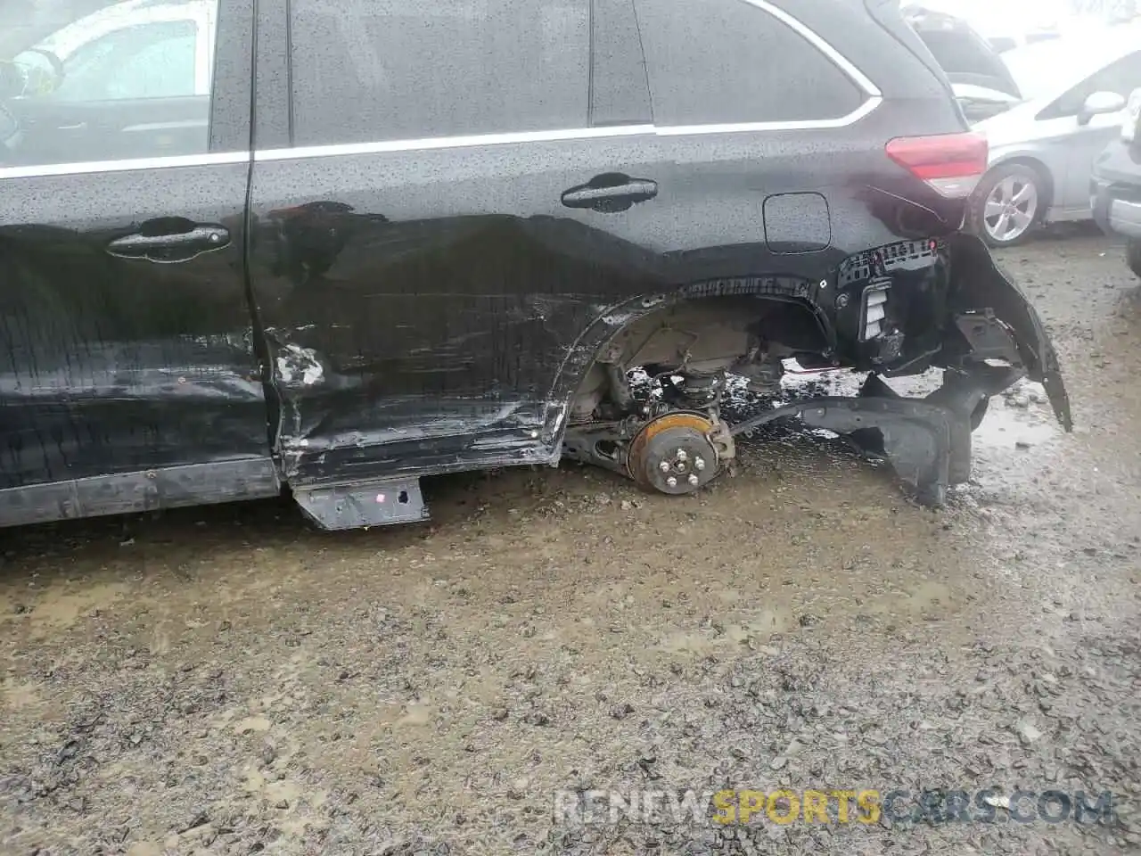 9 Photograph of a damaged car 5TDJZRFH8KS580707 TOYOTA HIGHLANDER 2019