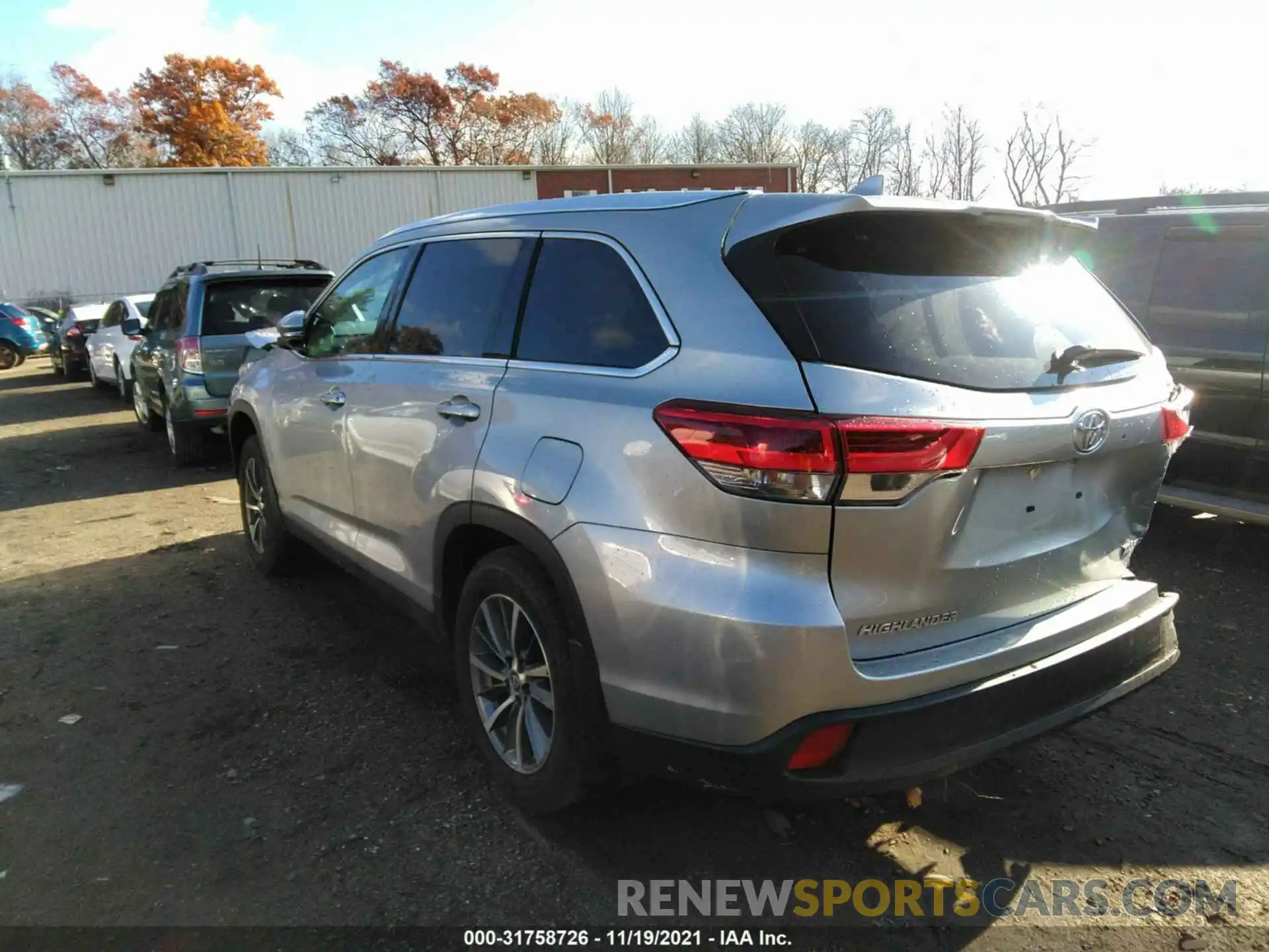 3 Photograph of a damaged car 5TDJZRFH8KS580917 TOYOTA HIGHLANDER 2019