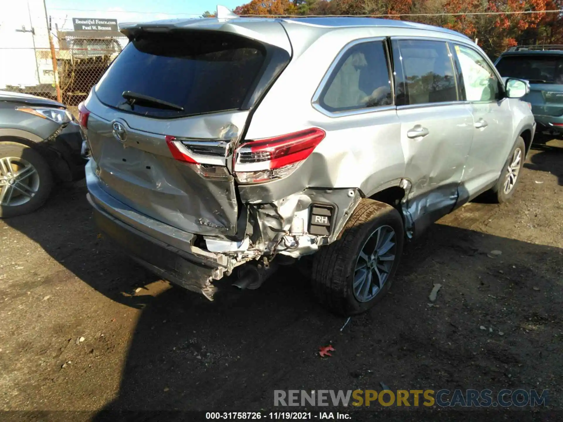 4 Photograph of a damaged car 5TDJZRFH8KS580917 TOYOTA HIGHLANDER 2019