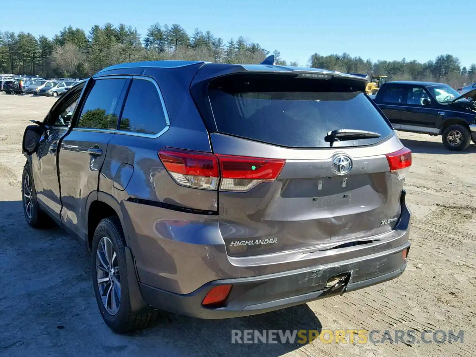 3 Photograph of a damaged car 5TDJZRFH8KS581582 TOYOTA HIGHLANDER 2019