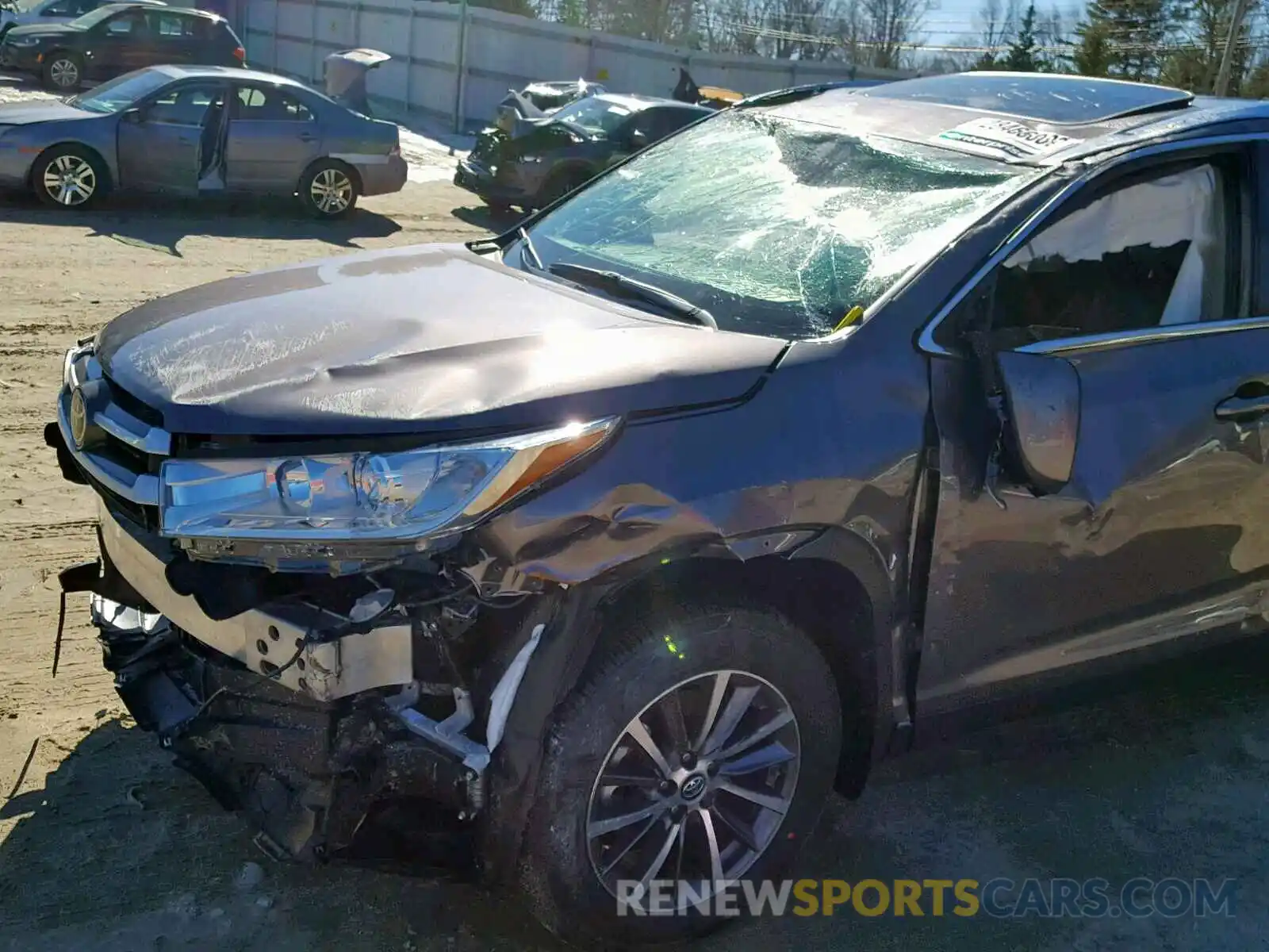 9 Photograph of a damaged car 5TDJZRFH8KS581582 TOYOTA HIGHLANDER 2019