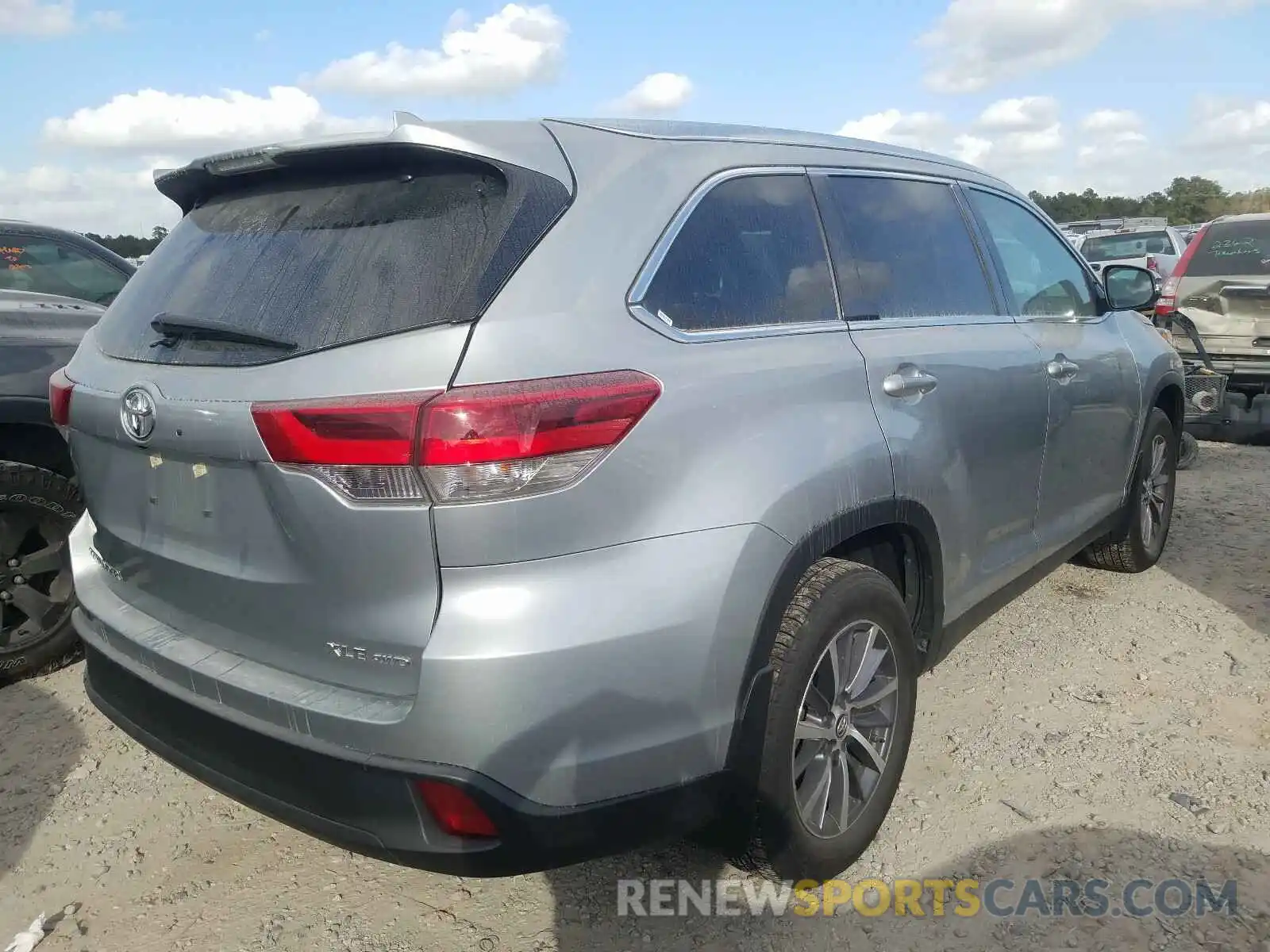 4 Photograph of a damaged car 5TDJZRFH8KS581713 TOYOTA HIGHLANDER 2019