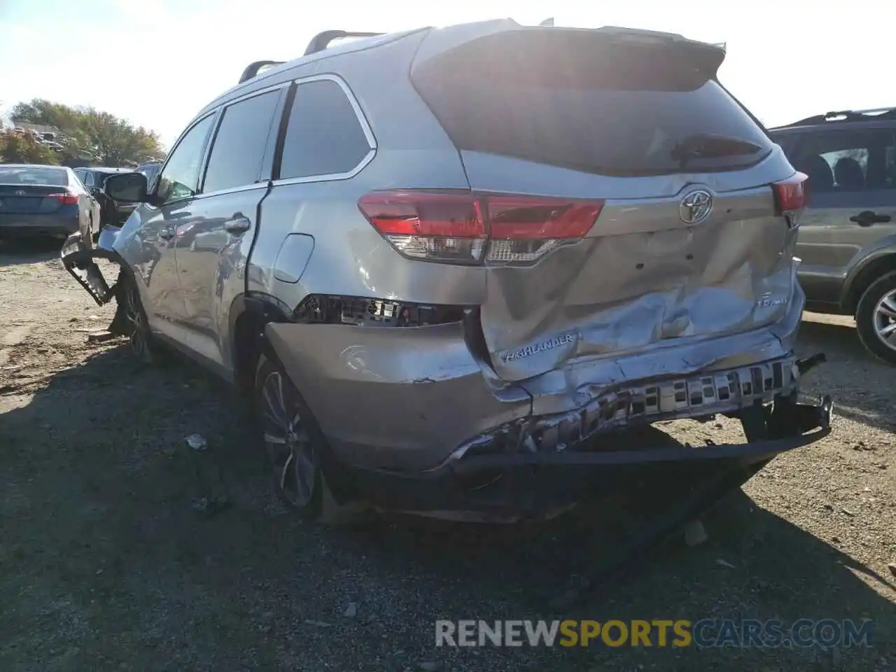 3 Photograph of a damaged car 5TDJZRFH8KS582232 TOYOTA HIGHLANDER 2019